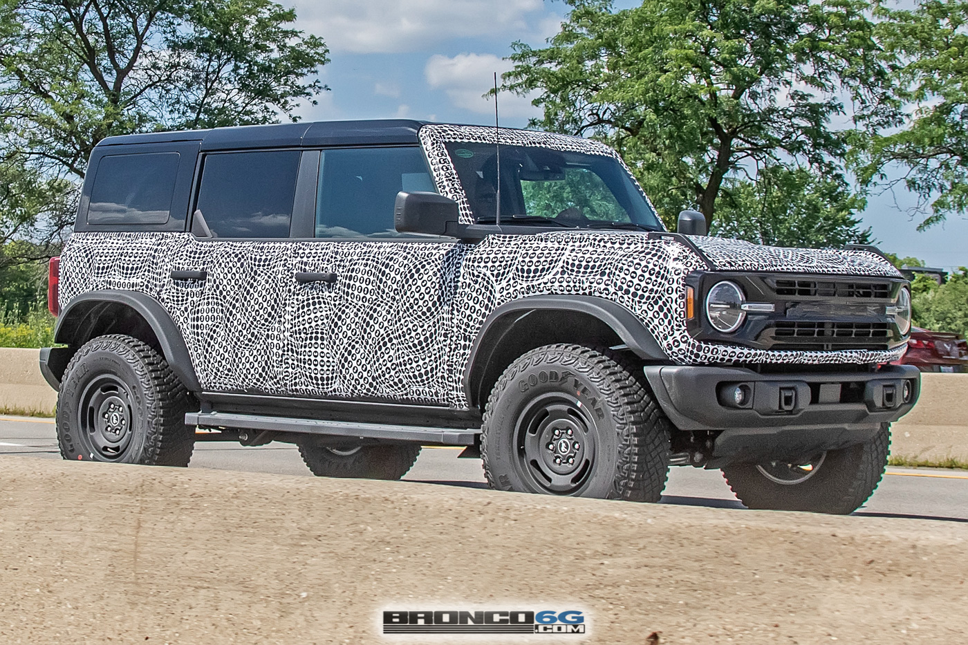 Ford Bronco Bronco Heritage Edition Spied Wearing MOD Top, Squared Flares, Retro Grille, Robins Egg Blue! 2023-bronco-heritage-edition-prototypes-19