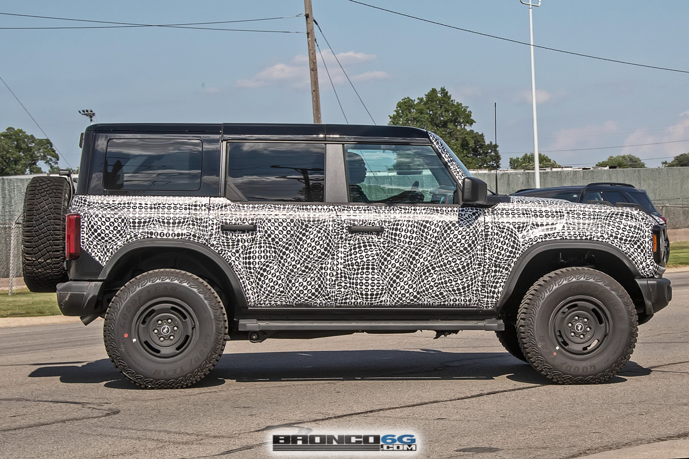 Ford Bronco Bronco Heritage Edition Spied Wearing MOD Top, Squared Flares, Retro Grille, Robins Egg Blue! ford-gt-gul