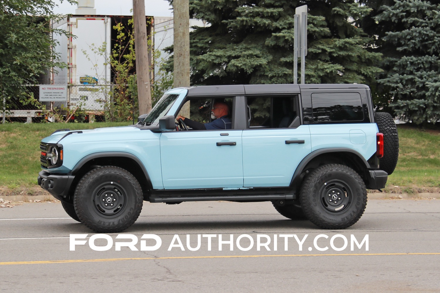 Bronco Robin's Egg Blue + Black Grill + Black Painted MOD Top Bronco Heritage Spotted 2023-Ford-Bronco-Prototype-Spy-Shots-Robins-Egg-Blue-Potential-Heritage-Edition-with-Black-Acc