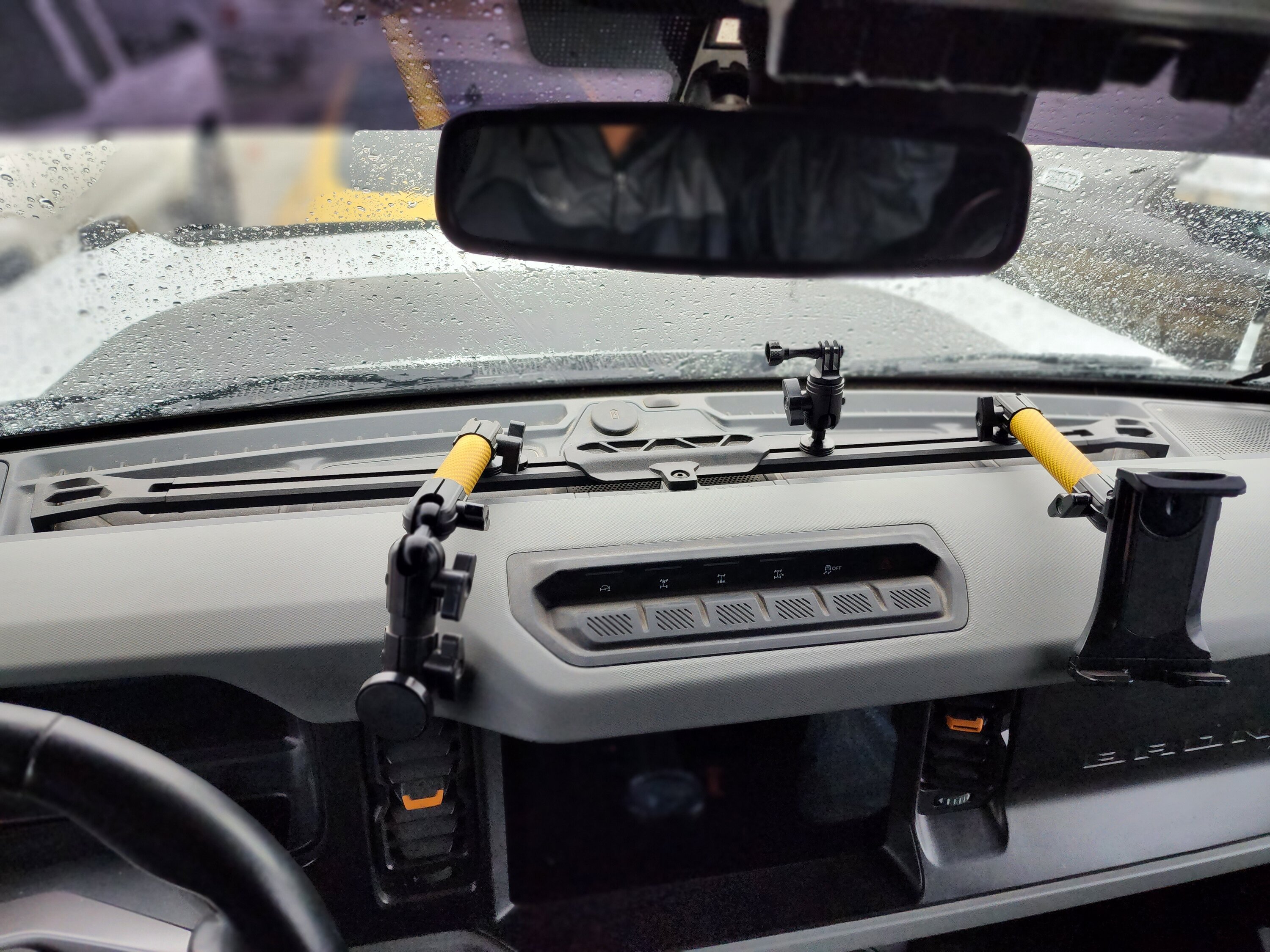 Ford Bronco Bulletpoint mount on Mabett accessory rack 20230124_092011