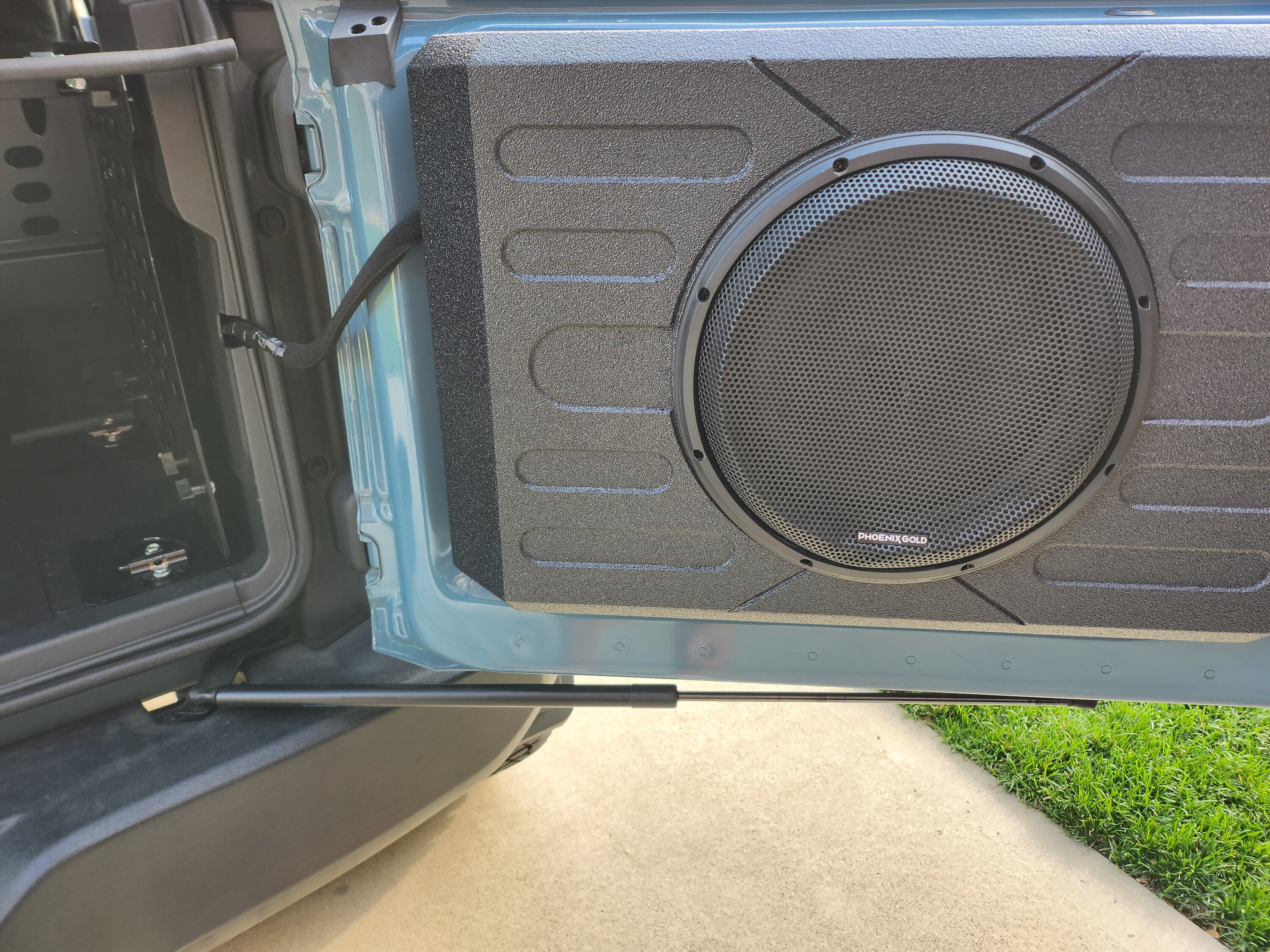 Bronco Stinger tailgate sub installed, Stinger 700w amp install under driver seat with pics, 6.5 Mabett rear Kickers 20230301_160117
