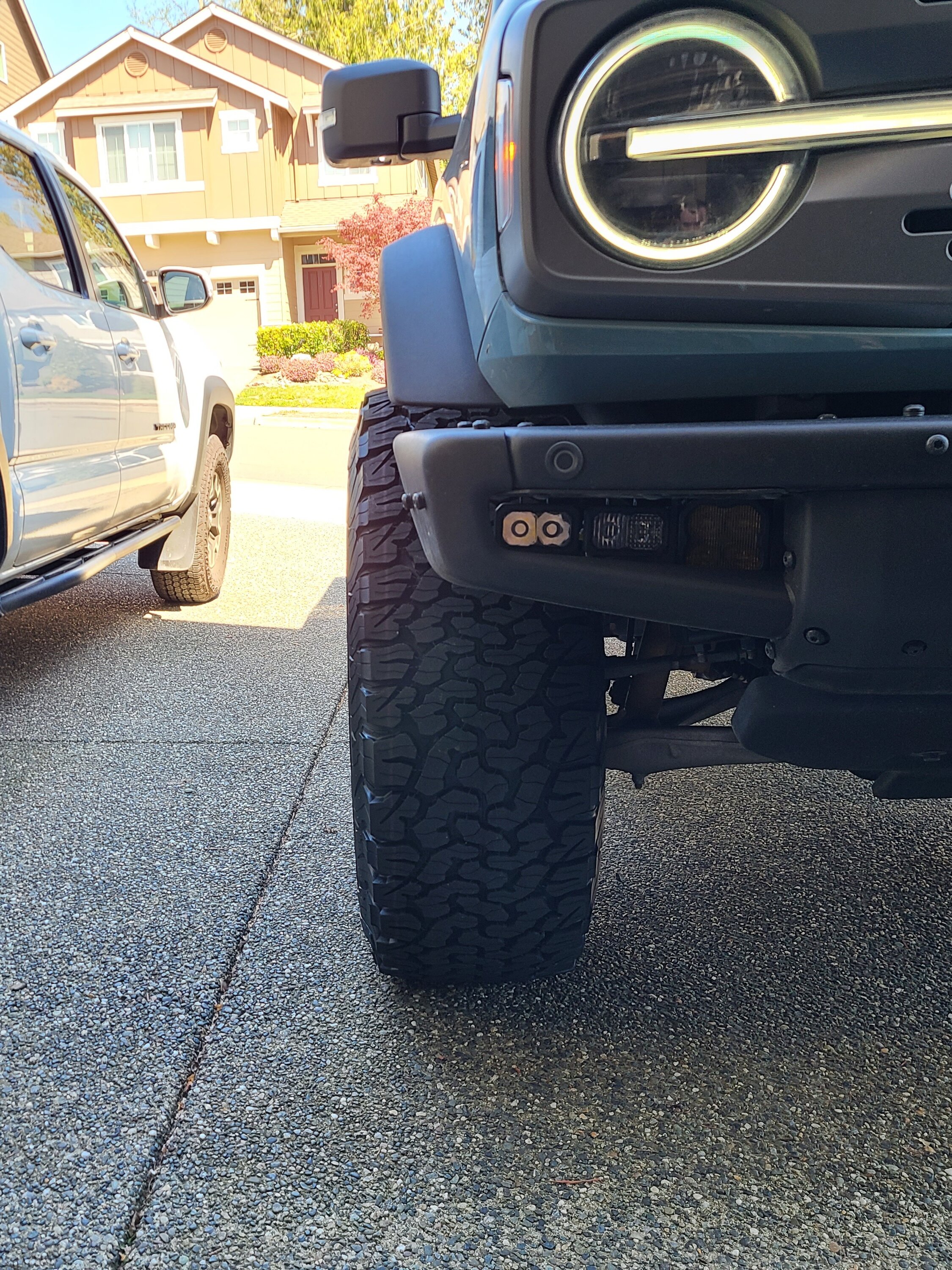 Ford Bronco Anyone planning on swapping out their Sasquatch fender flares? KHvaGlm