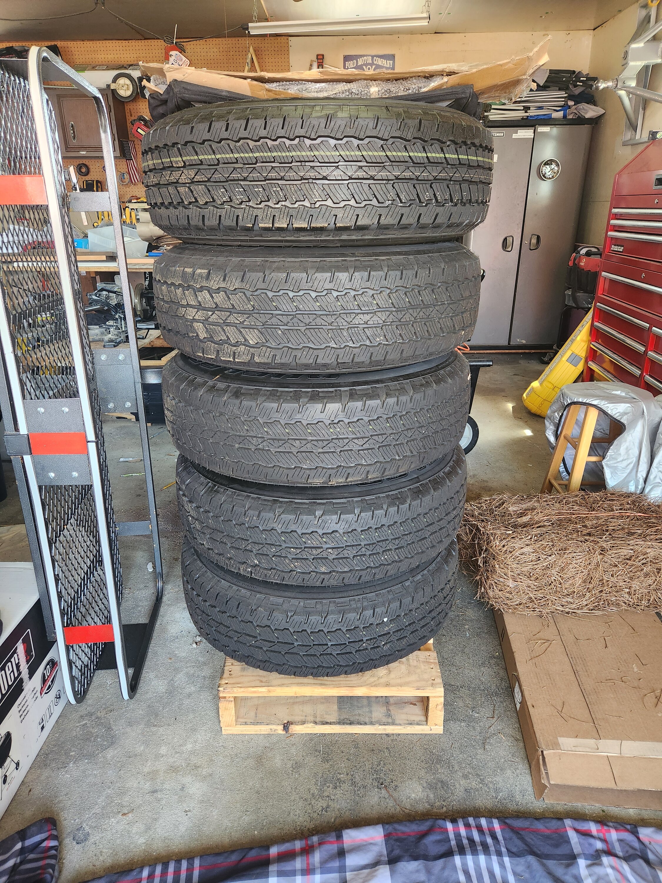 Ford Bronco Selling 5 stock Bronco tires. 20230610_112541