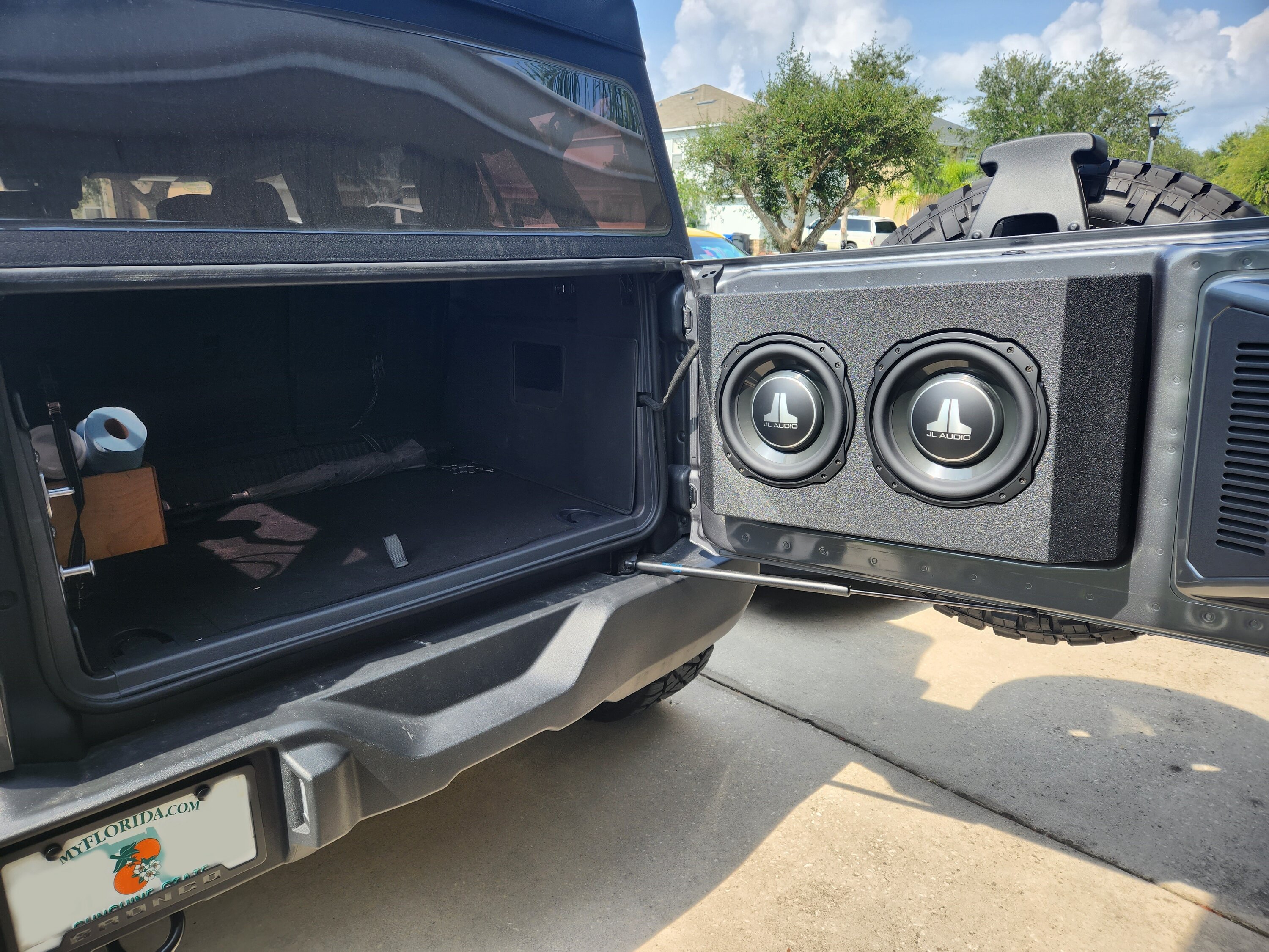 Ford Bronco Upgrading Subwoofers to 2 x JL Audio 10TW3-D4 20230618_161507