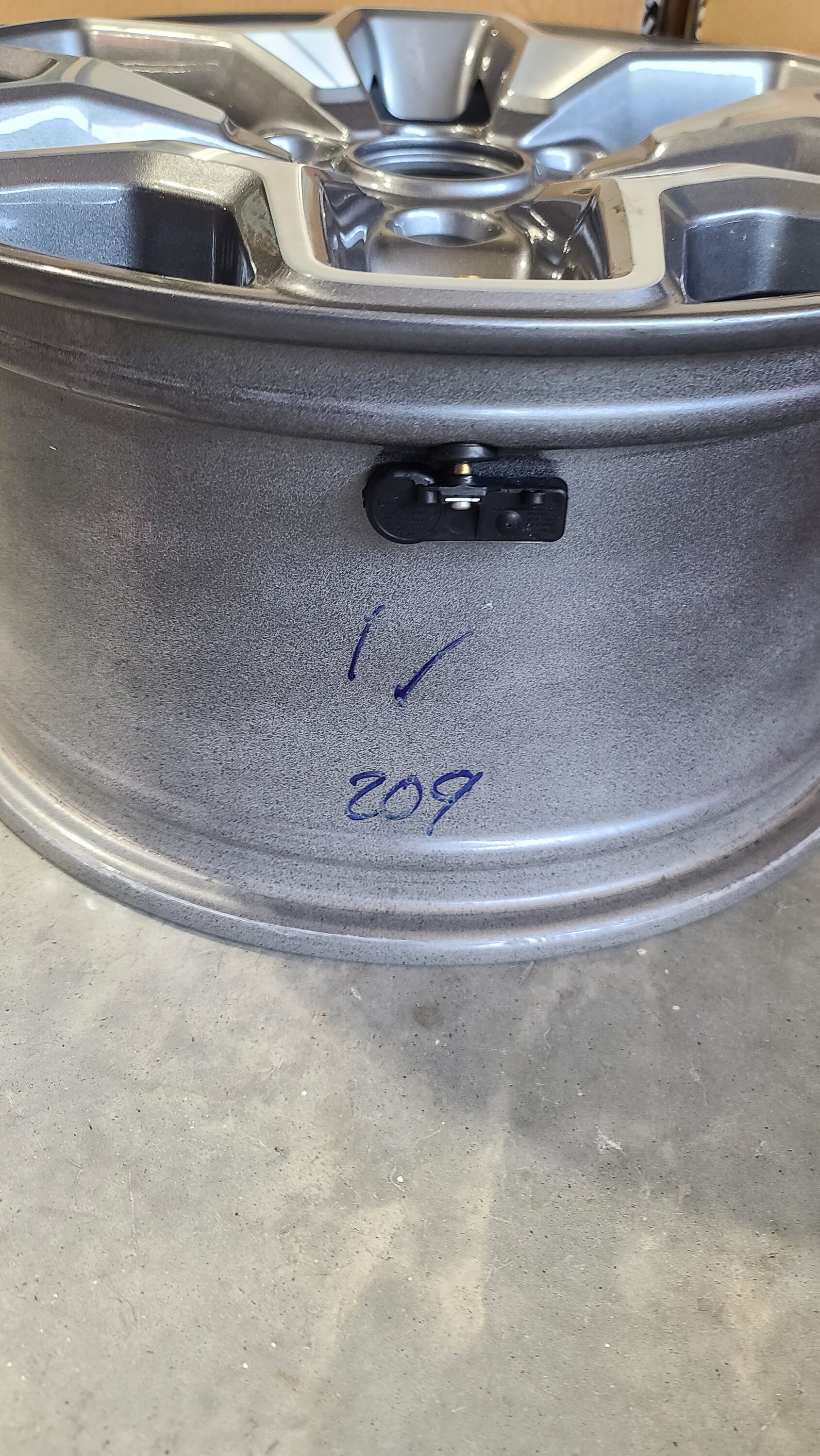 Ford Bronco $350 Badlands Wheels with TPMS 20230626_160457