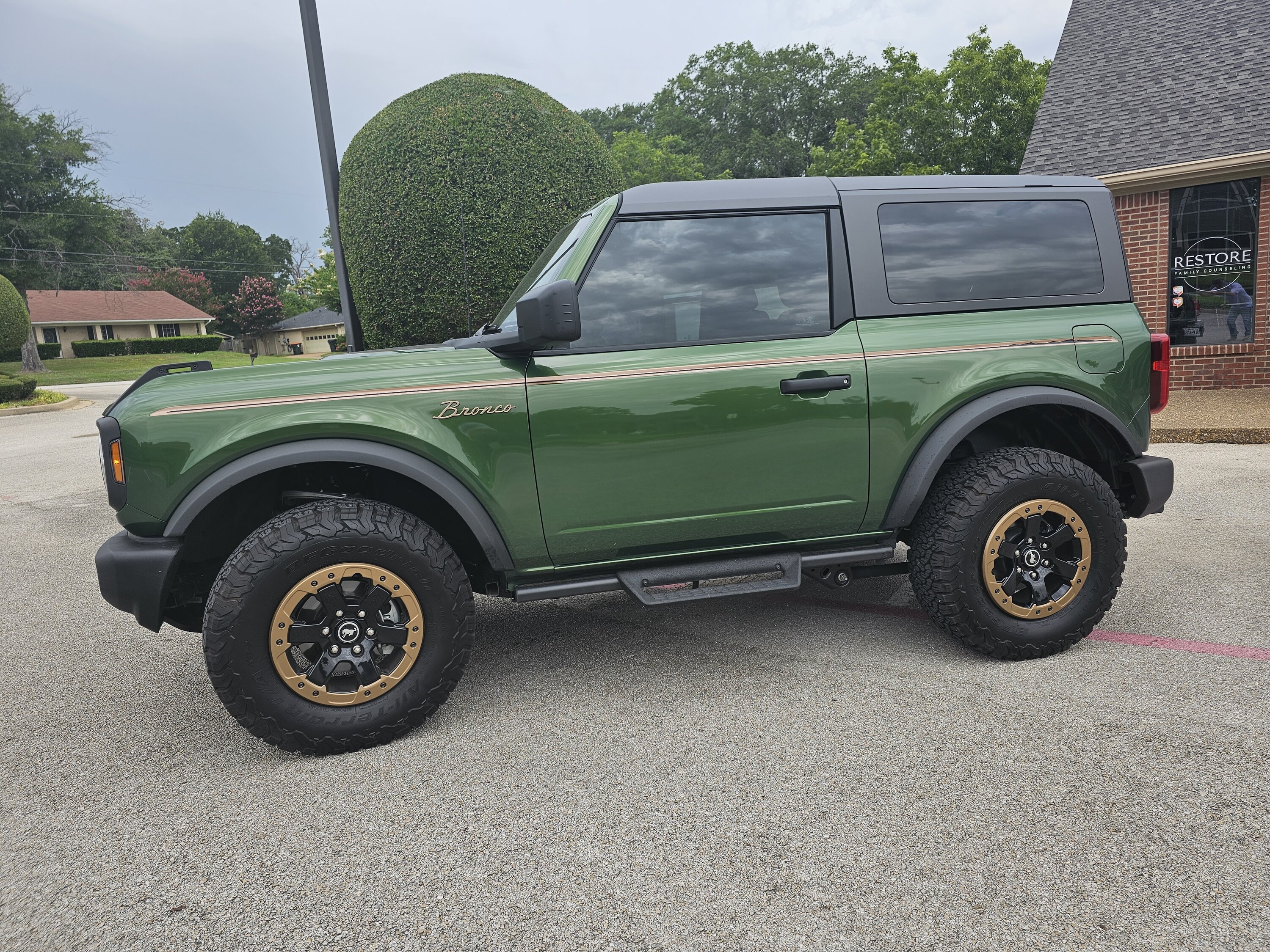 Ford Bronco Eruption Green and Bronze and I need to some help 20230716_115602