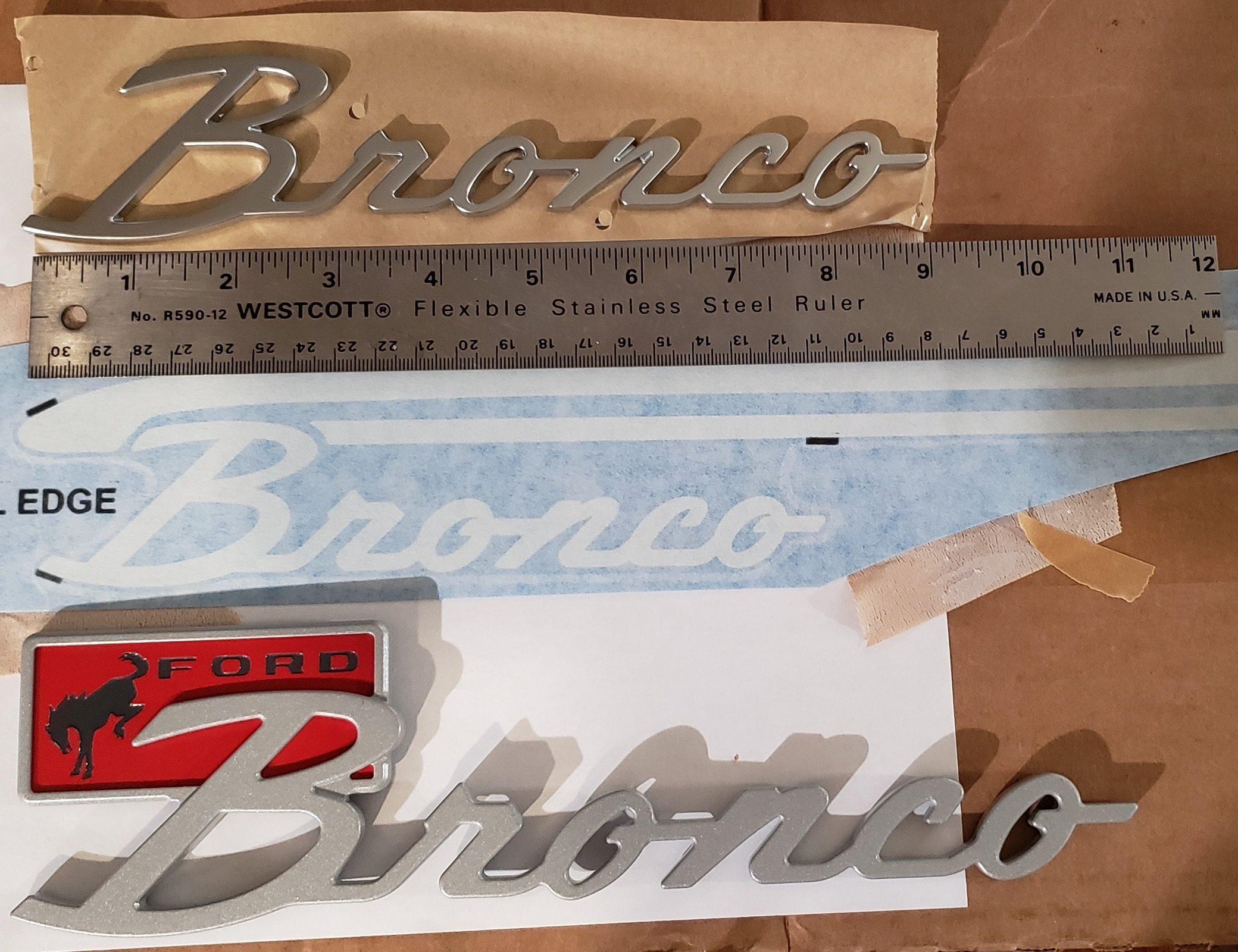 Ford Bronco HERITAGE EDITION Bronco Club 20240401 emblems 1 rotated