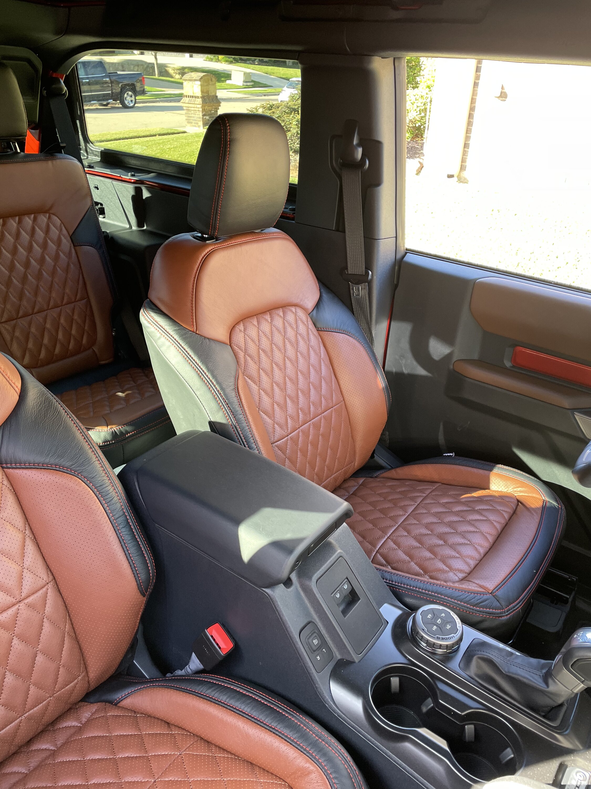 Ford Bronco Katzkin Leather with Roast/Black Onyx interior -- any photos? 22099959-F0D7-430C-A8ED-40DE65E3A7E2