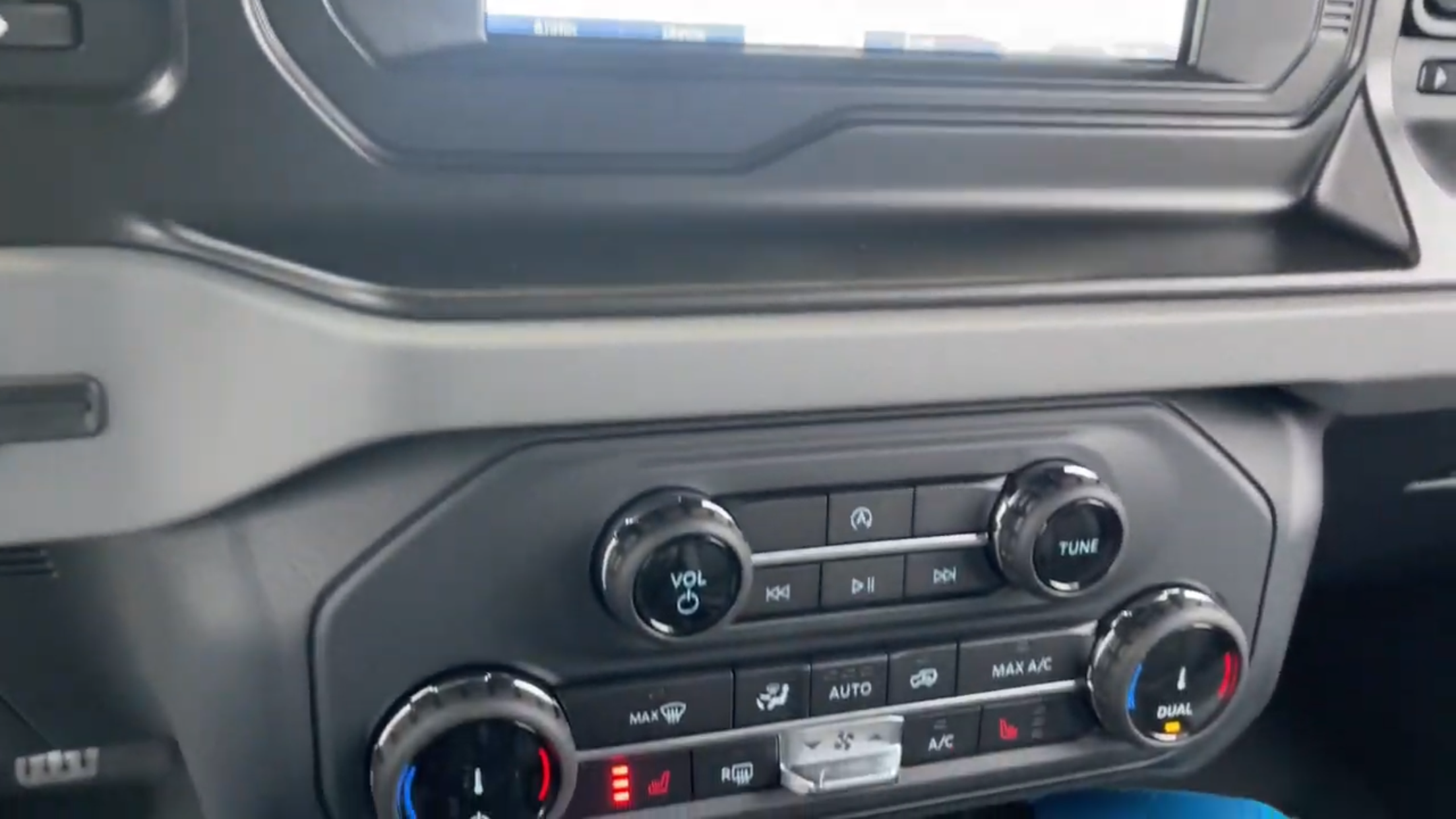 Ford Bronco 2022 Broncos No Longer Have Temperature Setting Displayed on Control Knobs 1642789133480