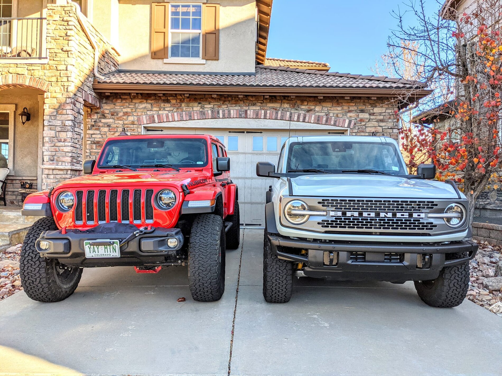 Stock Bronco Badlands side-by-side vs Jeep Wrangler Rubicon on 