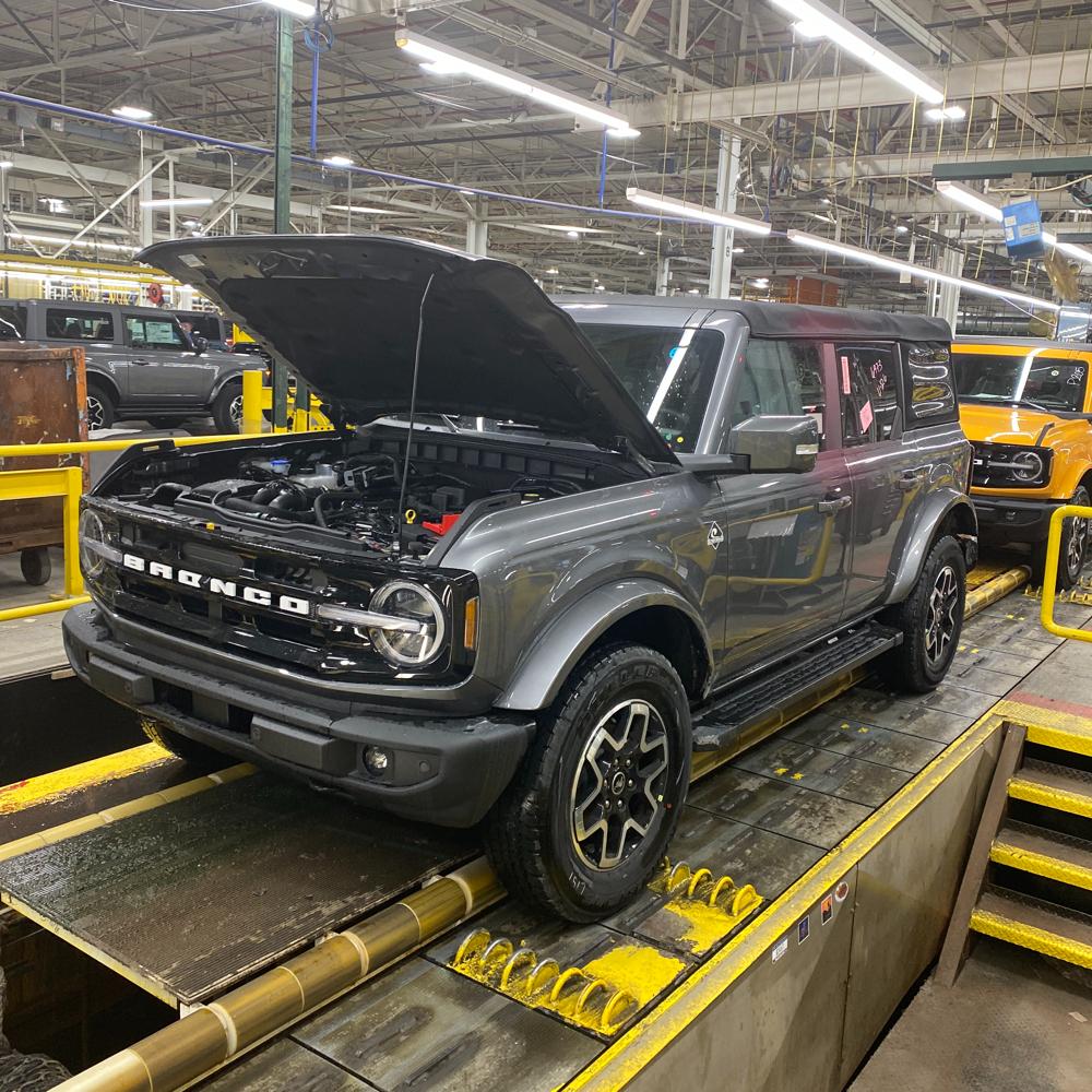 Ford Bronco 🛠 1/17/2022 Build week group 3111E961-508B-40CE-8714-9CE724697365