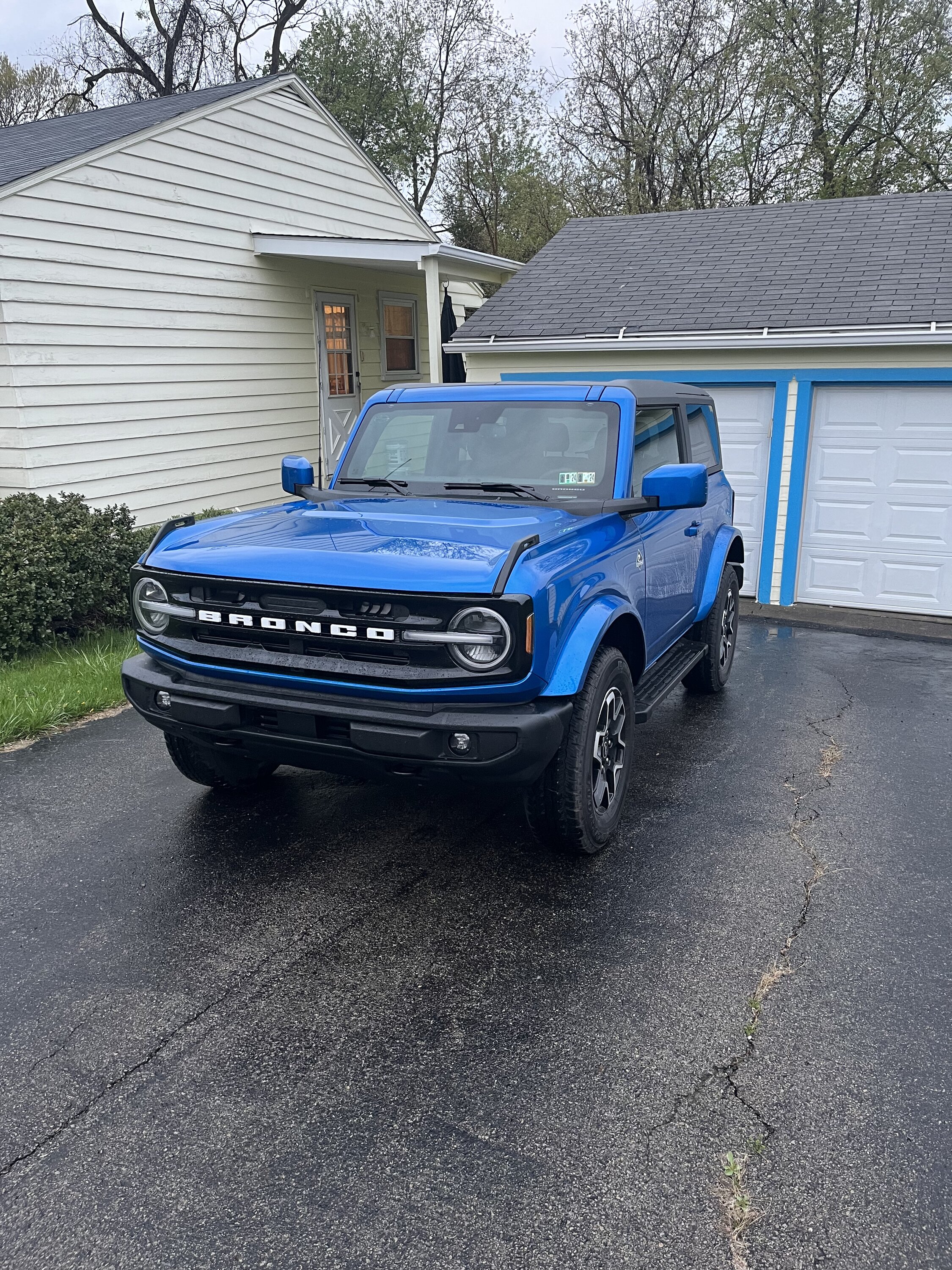 Ford Bronco VELOCITY BLUE Bronco Club 38A90A68-9641-4A8A-9209-EC442C445E53