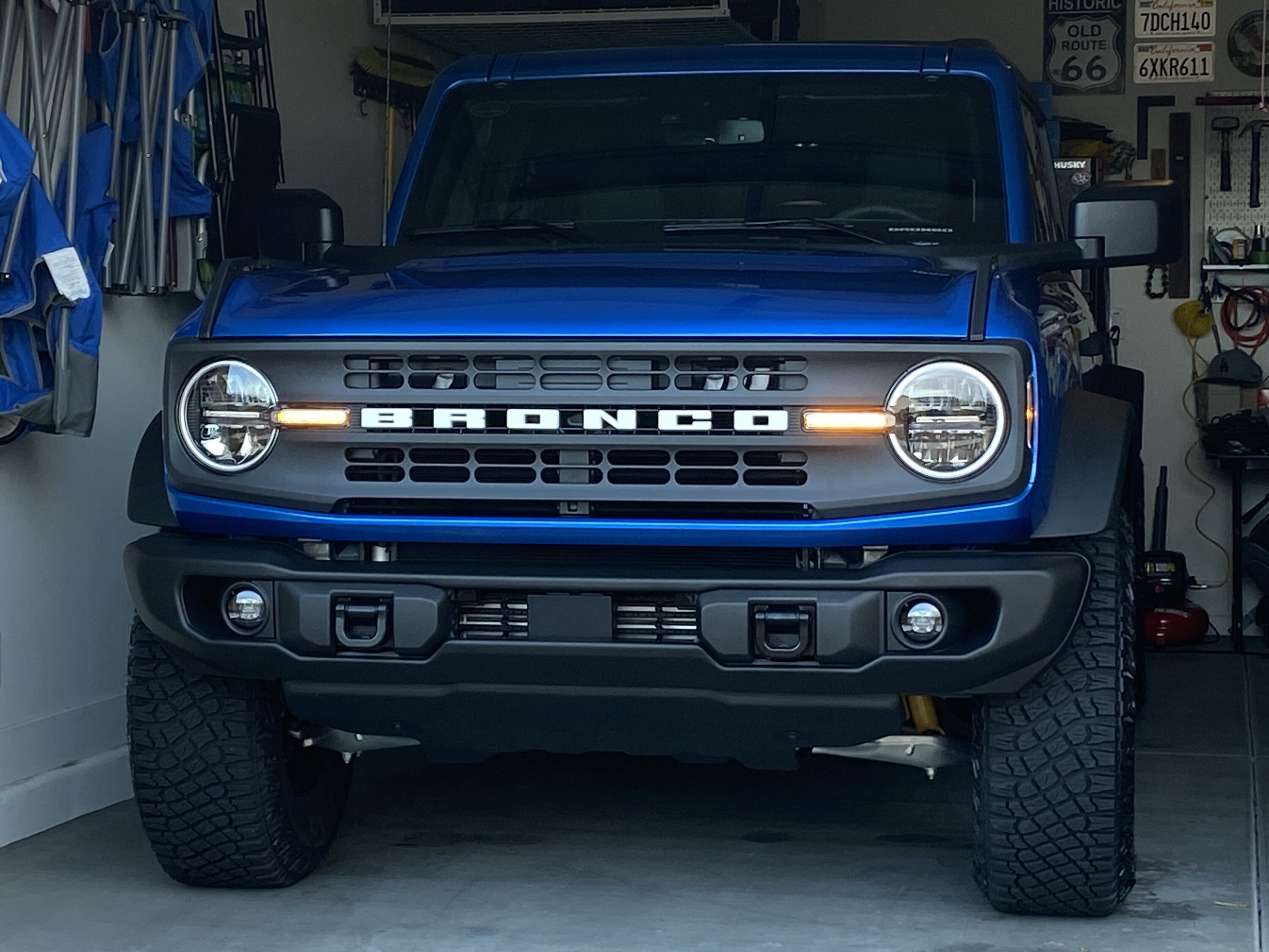 Ford Bronco VELOCITY BLUE Bronco Club 3A5E2510-D5AB-4B00-94A3-E873FAC1CBE6