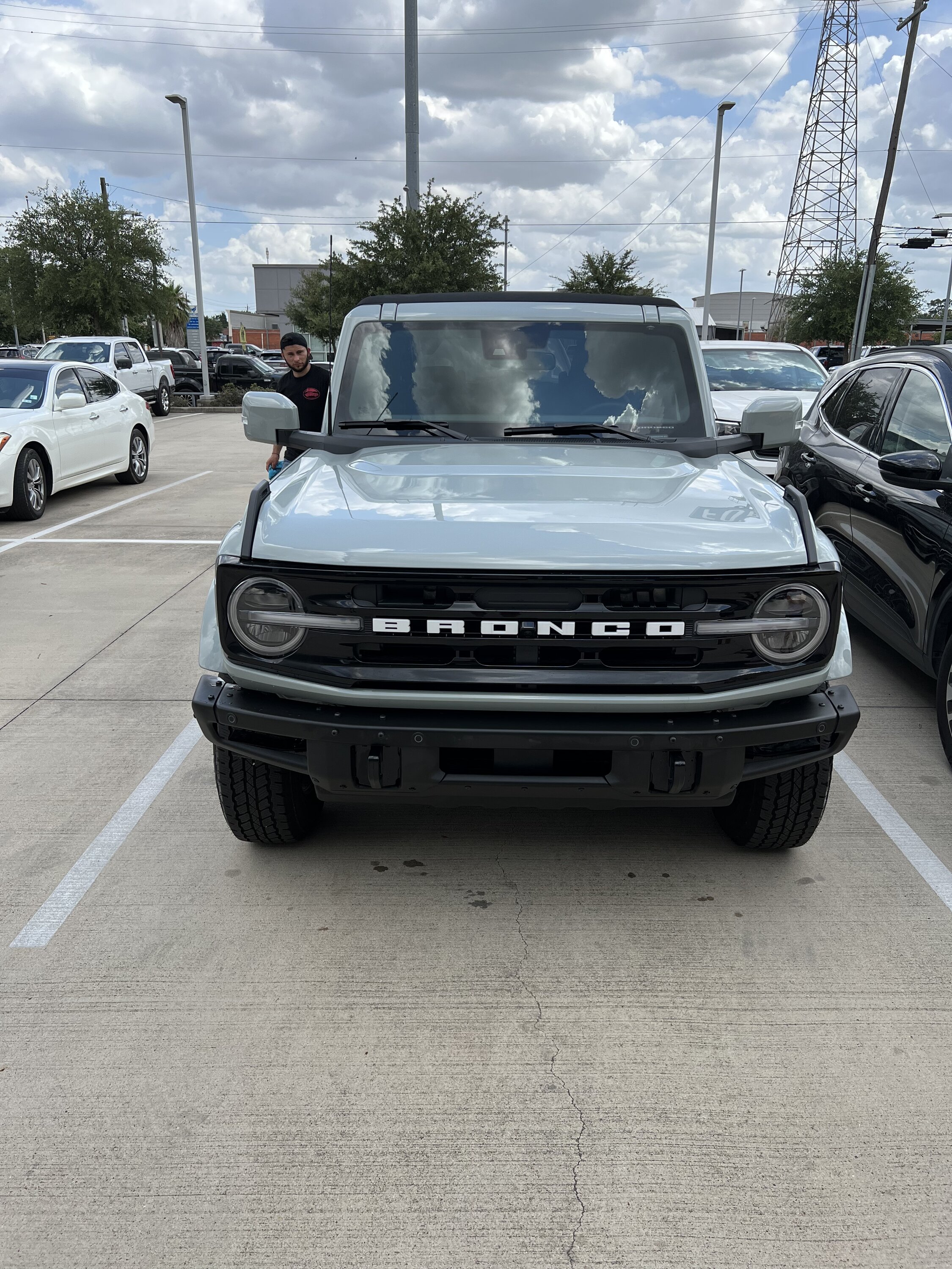 Ford Bronco Brand new Outer Banks - Cactus Gray, High Package, Leather 3AB83989-F8E8-44BA-A11E-DE9494EFEBEB