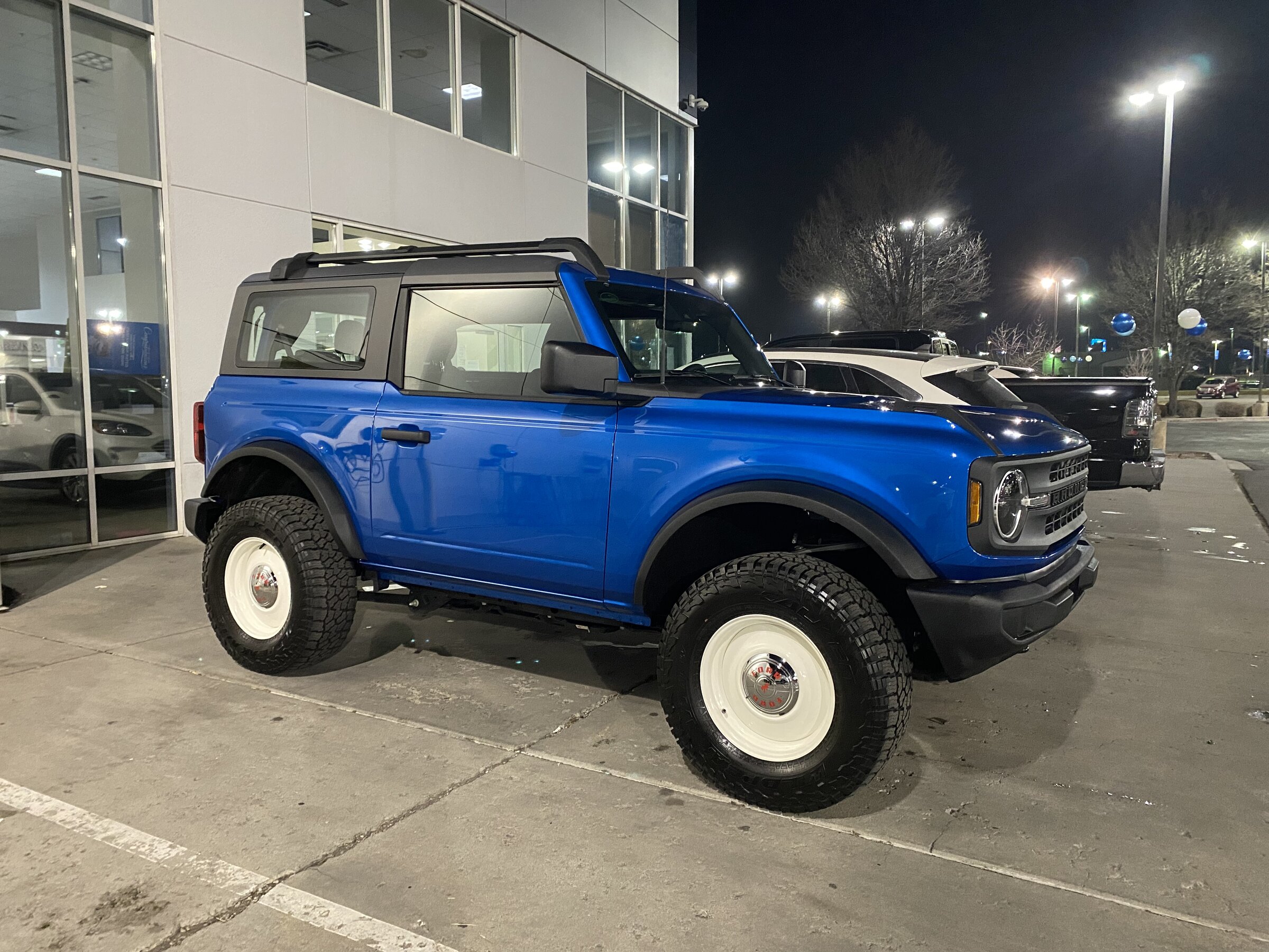 Ford Bronco VELOCITY BLUE Bronco Club B7EAD892-BD00-4226-A403-90A0A262496E