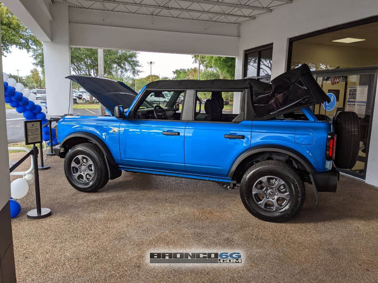 Ford Bronco Bronco Event @ Midway Ford in Miami: 4-Door BB in Velocity Blue & 4-Door OBX in Rapid Red 4-Door 2021 Bronco Big Bend Velocity Blue Soft Top 2