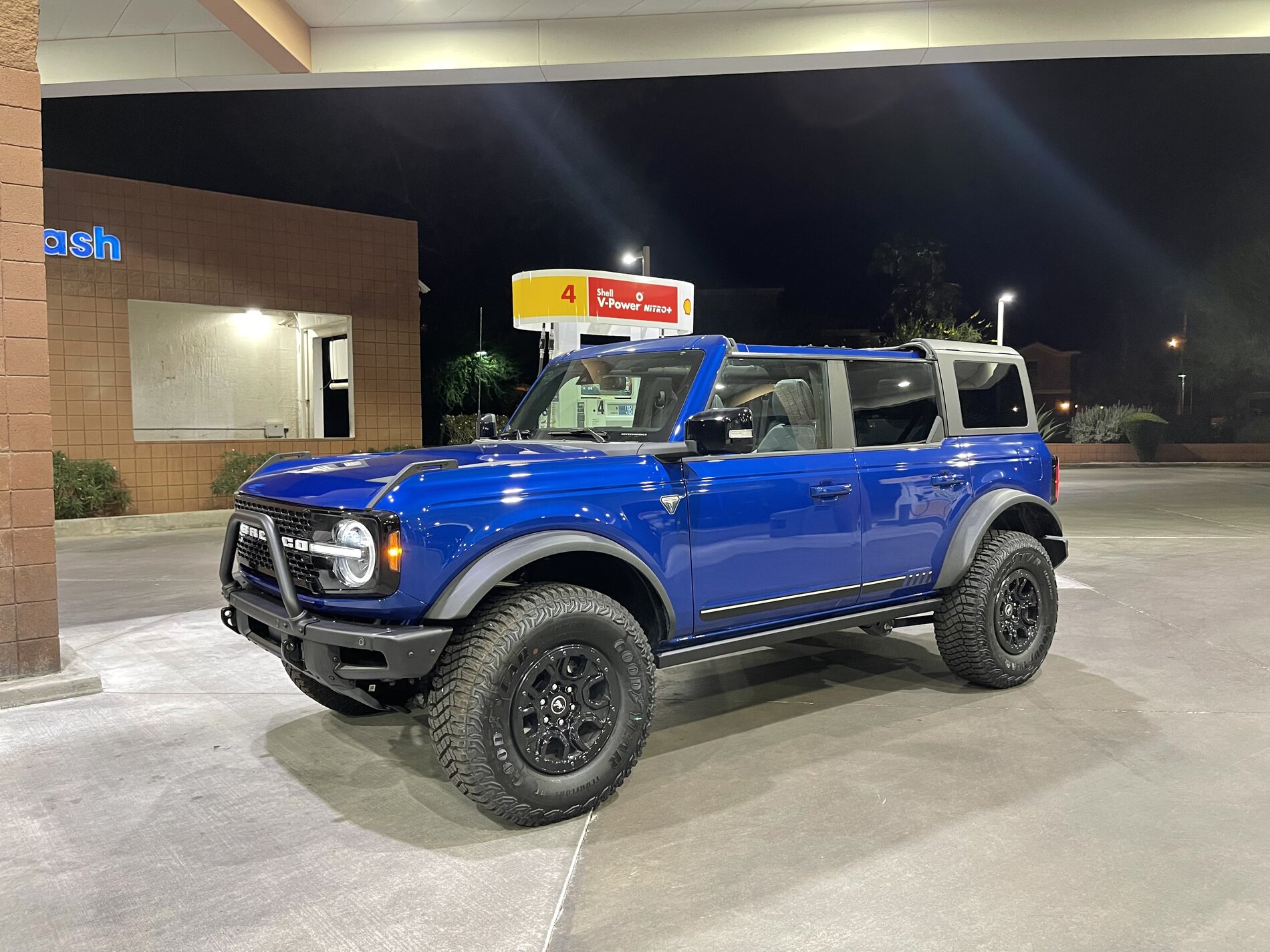 Ford Bronco LIGHTNING BLUE Bronco Club 49D3465F-894B-4039-82A0-0197F4328E7C
