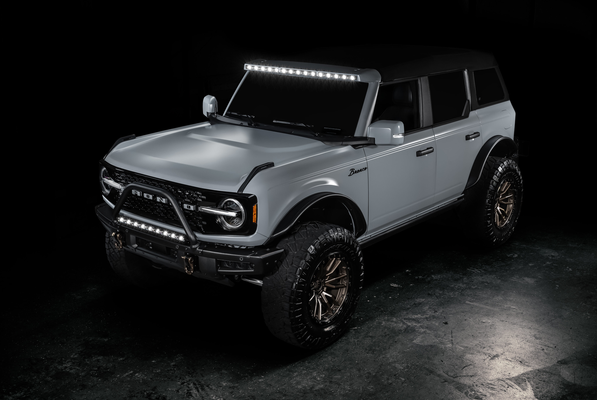 Ford Bronco NOW AVALIABLE- ORACLE LIGHTING INTEGRATED WINDSHIELD ROOF LED LIGHT BAR SYSTEM FOR 2021+ FORD BRONCO 52676635337_1131e3acea_k