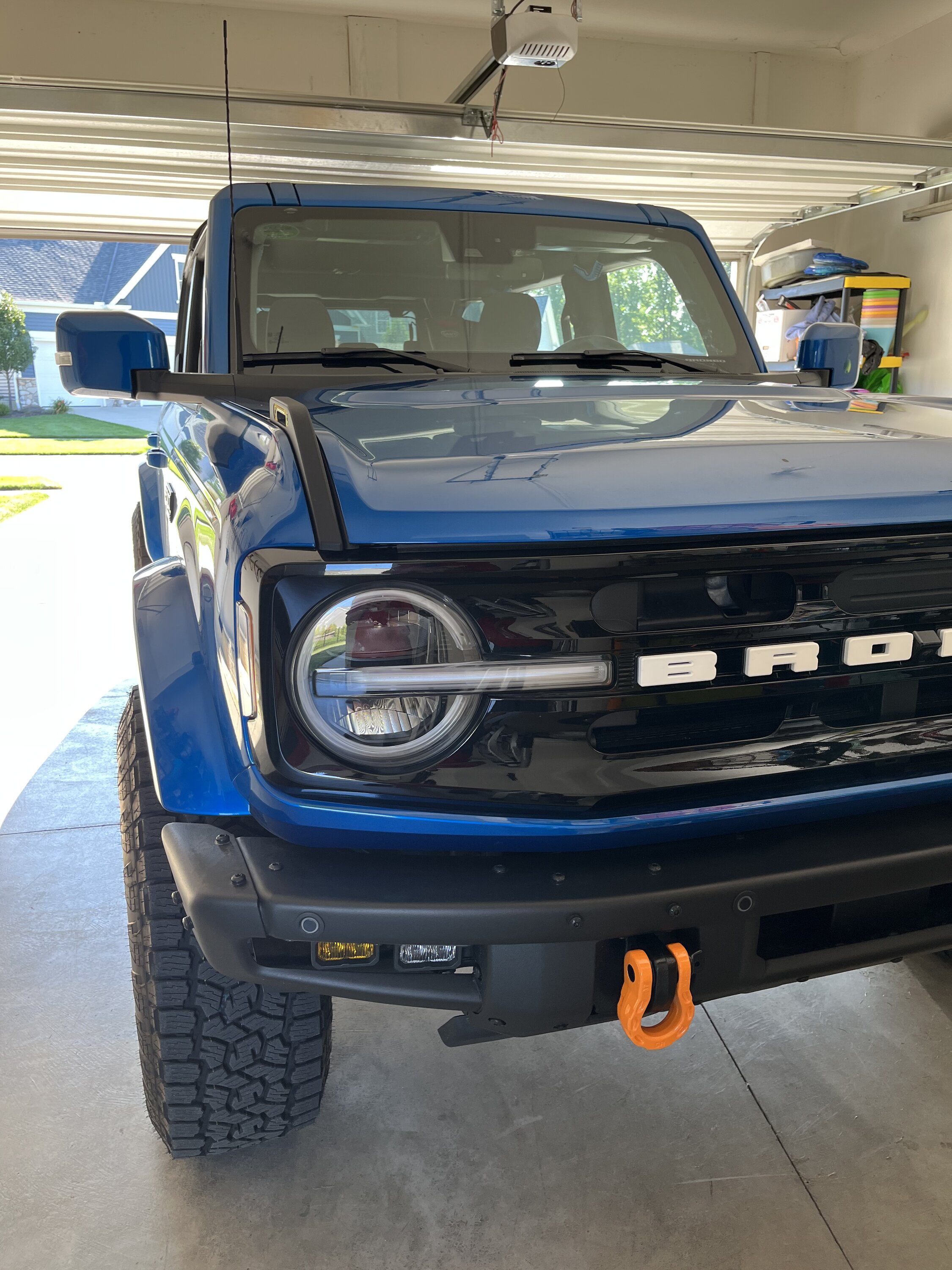 Ford Bronco VELOCITY BLUE Bronco Club 26246EE5-70A5-4AB5-B684-8E62A83F1AB5