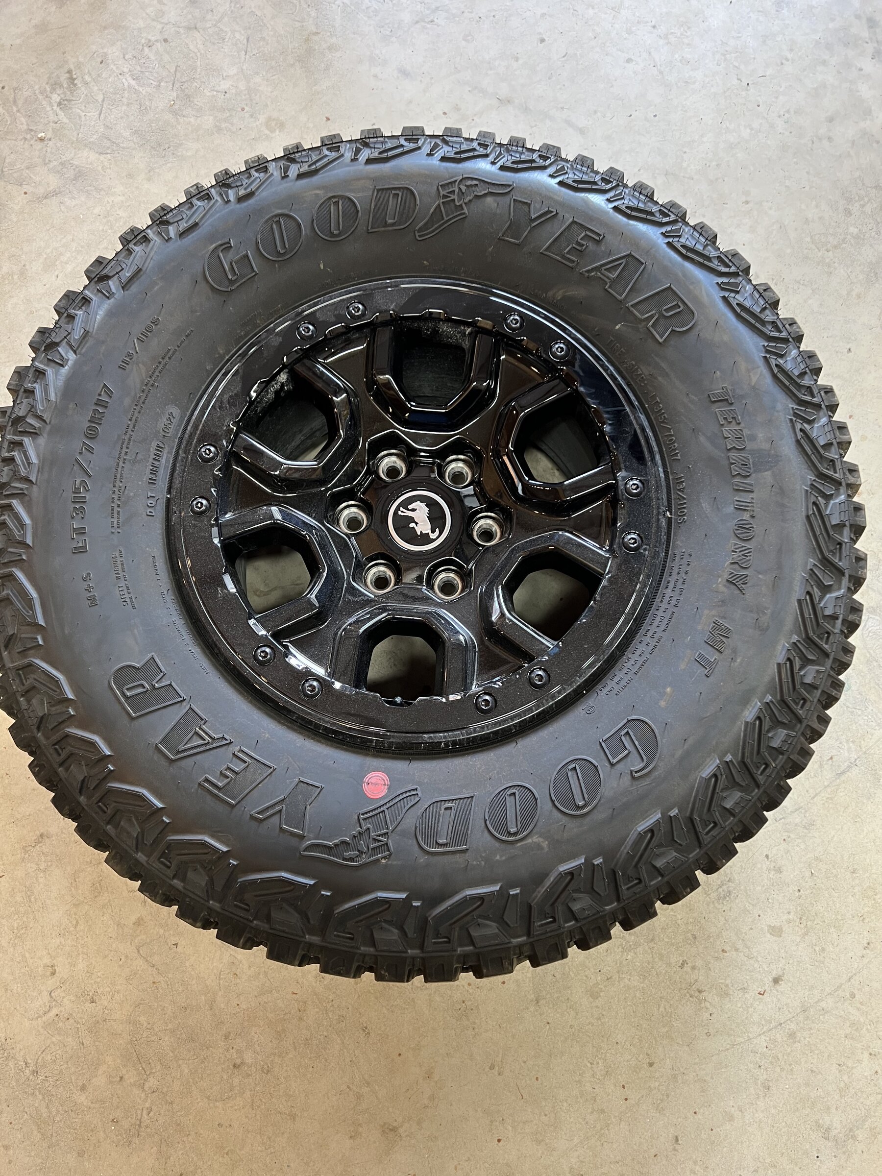 Ford Bronco Wildtrak wheels and tires 5582F95E-37E6-4B38-BC58-893948455527