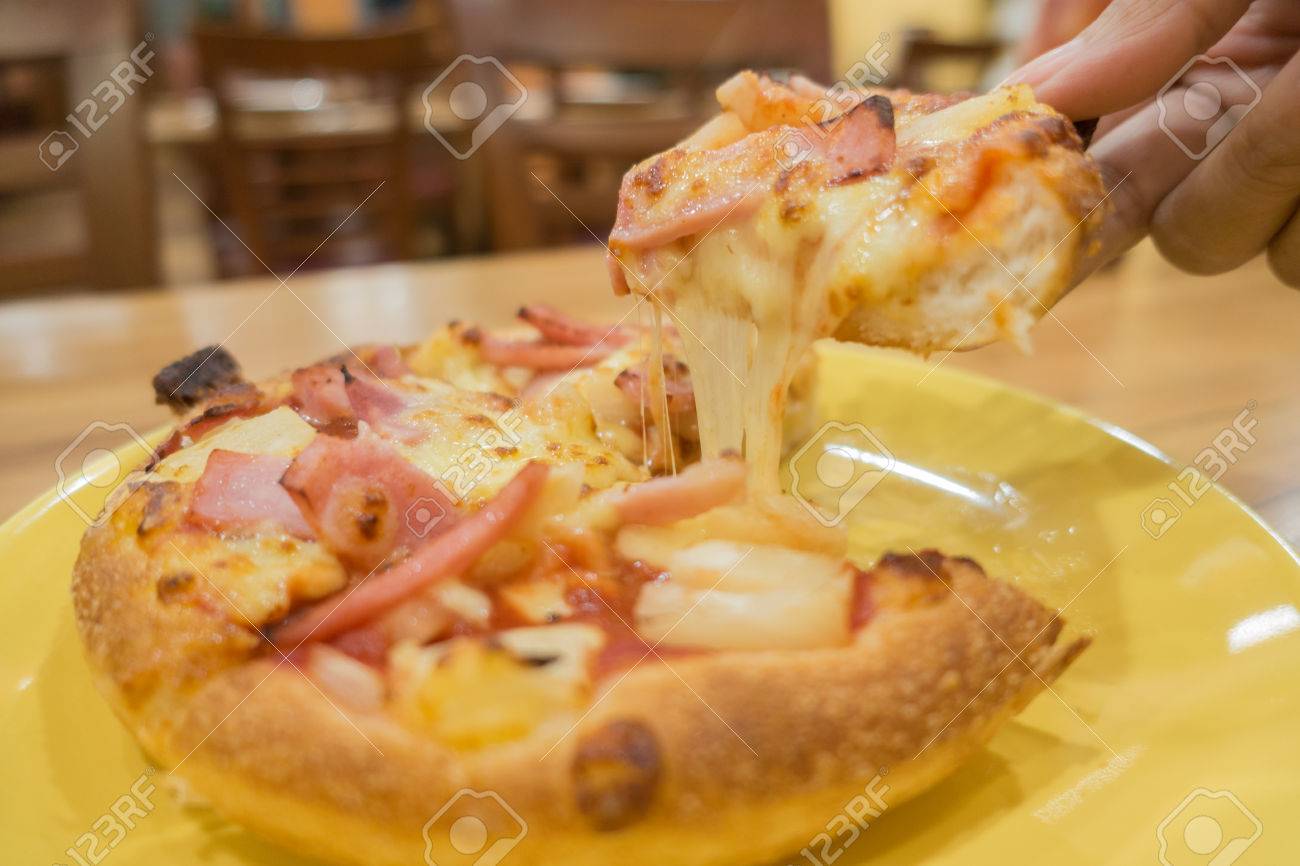 55860160-small-hawaiian-pizza-plate.jpg