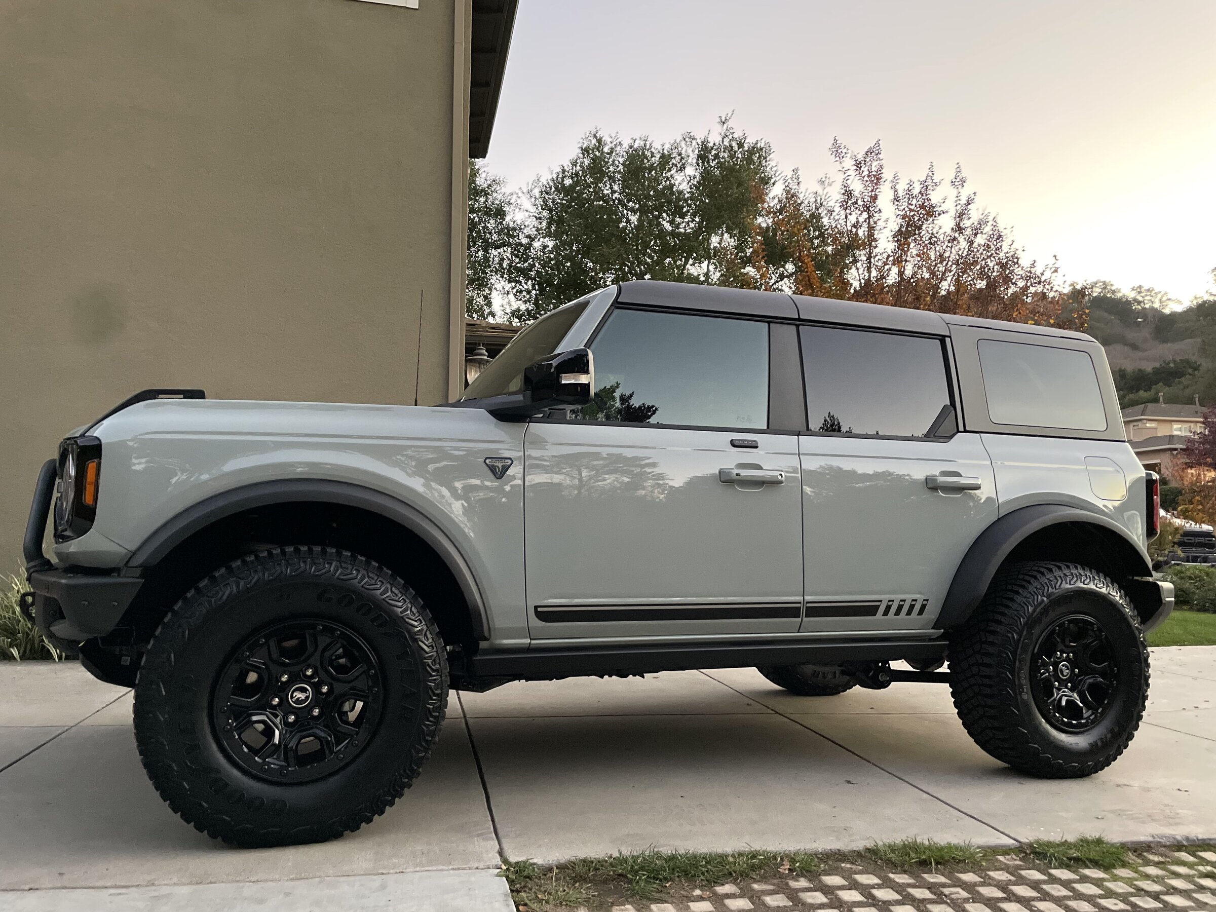 Ford Bronco First Edition 4Dr, Cactus Grey, all options, excellent condition, 2k miles 66009990189__A8E64AE2-5186-4E72-804D-CD55611ED1A6.fullsizerender