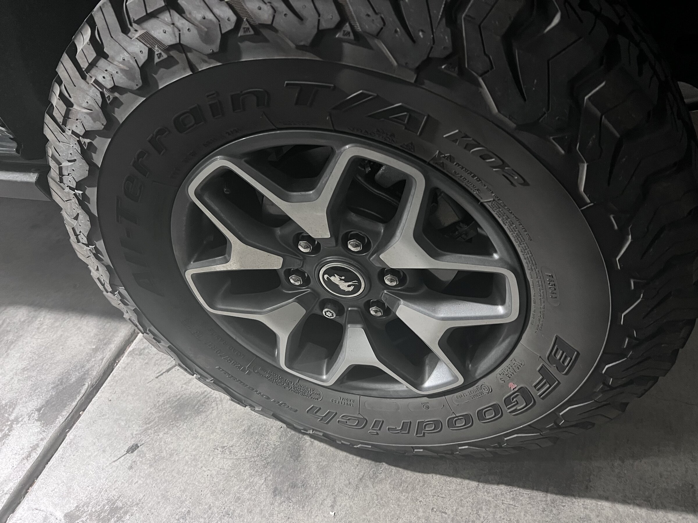 Ford Bronco Badlands wheels $200 66F43E24-7A7C-4194-B82C-F9995A498161