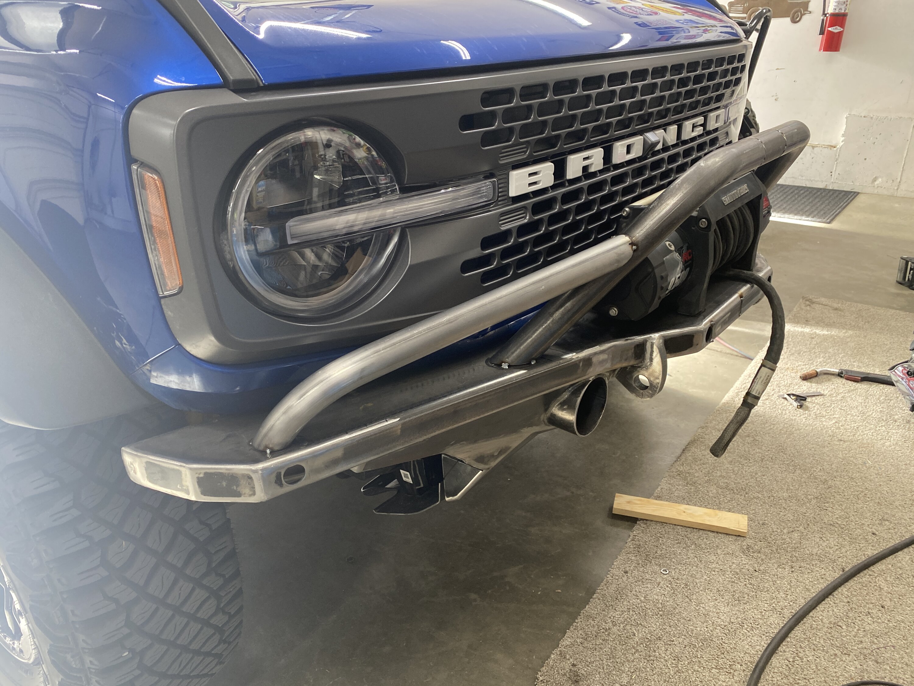 Ford Bronco LIGHTNING BLUE Bronco Club 67207133890__1243DC6A-1238-4F48-AABC-FA3F8219DF5C