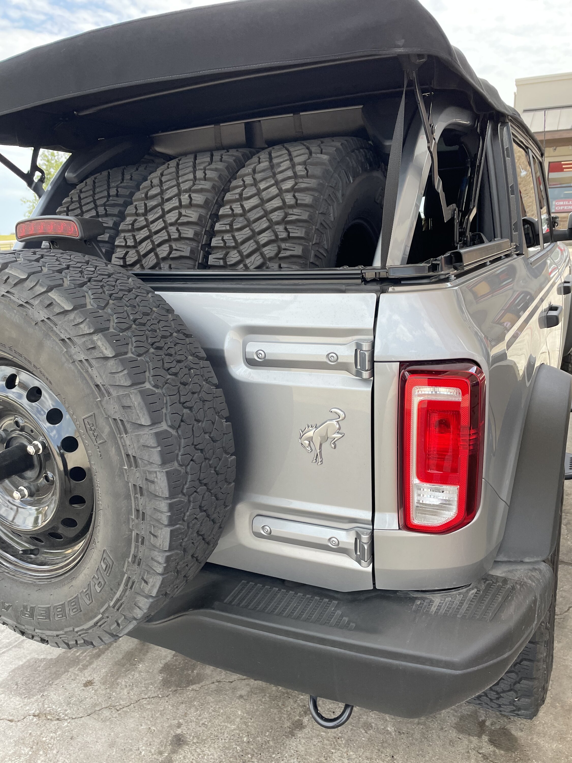 Ford Bronco Will five Badlands take-offs fit in the back of a 4 Dr Outerbanks 6A4DD279-F298-4991-A43F-517B8F64C102