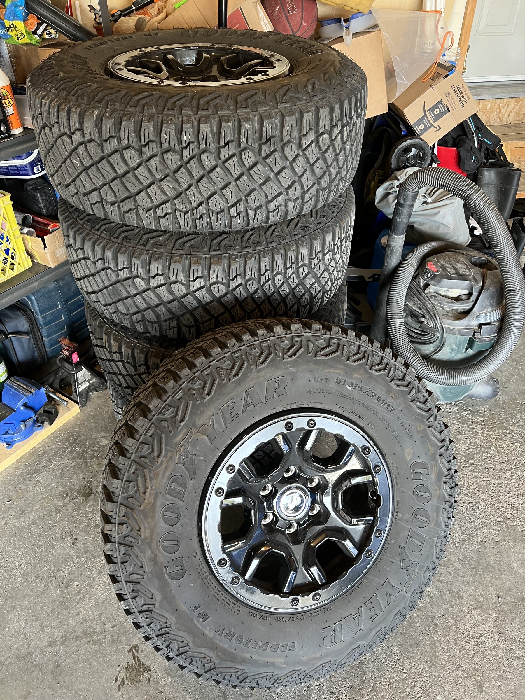 Ford Bronco 5 sasquatch wheels, tires, tpms 74BB2464-4491-4A00-BA06-89601B90659C