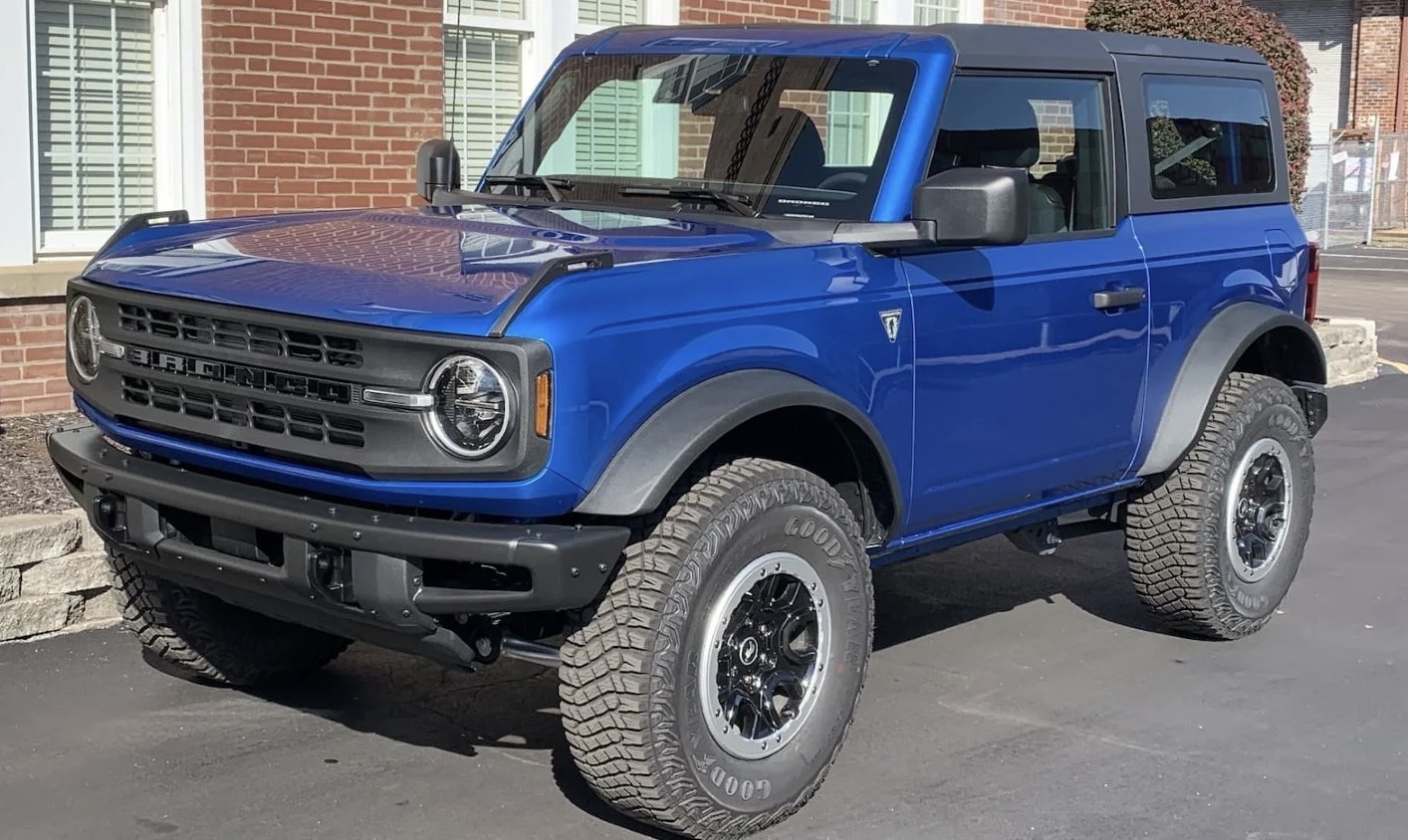 Ford Bronco VELOCITY BLUE Bronco Club 879402FB-1CFE-4208-A734-D8BB2521FB93