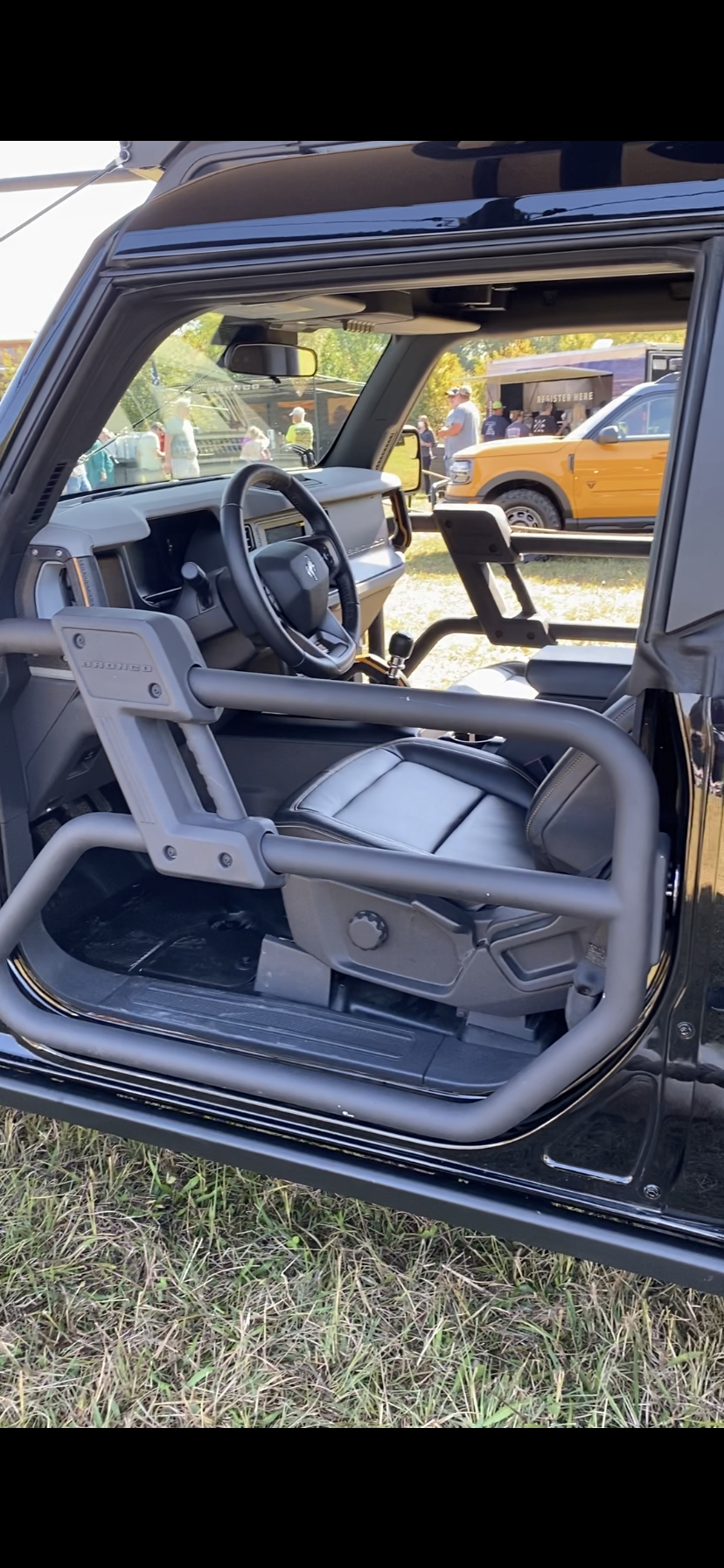 Ford Bronco Badlands with leather trimmed seats comes with carpet? 960A6364-081F-4A51-8C8E-3DBB64BA68D4