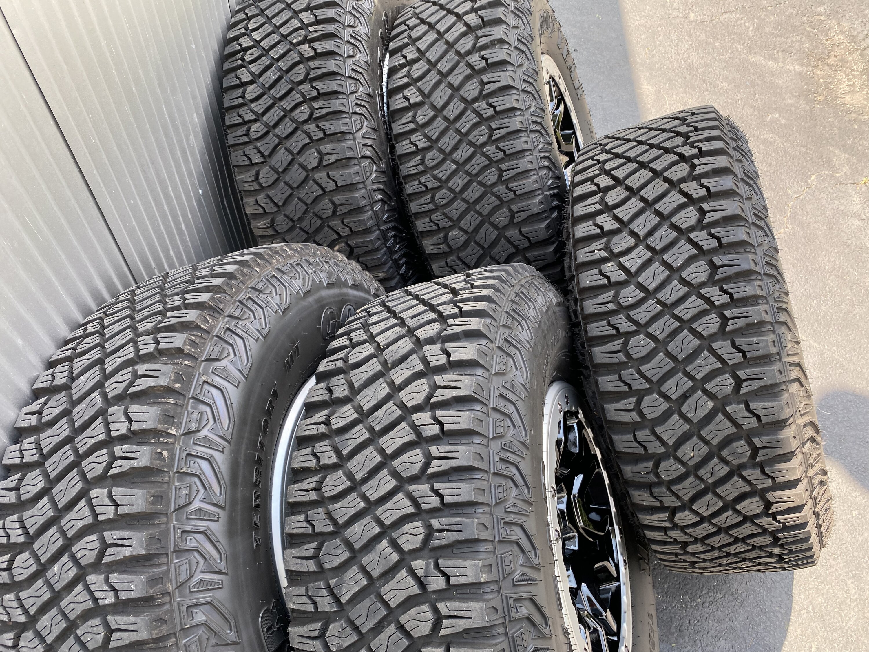 Ford Bronco Sasquatch wheels and tires A48B9866-B2FB-4139-A02D-4B8A75F90335