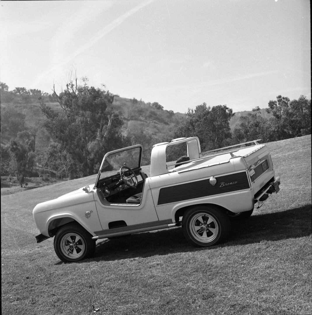 Ford Bronco Cool concept Bronco from '66. access-1966_ford_bronco_146009_529