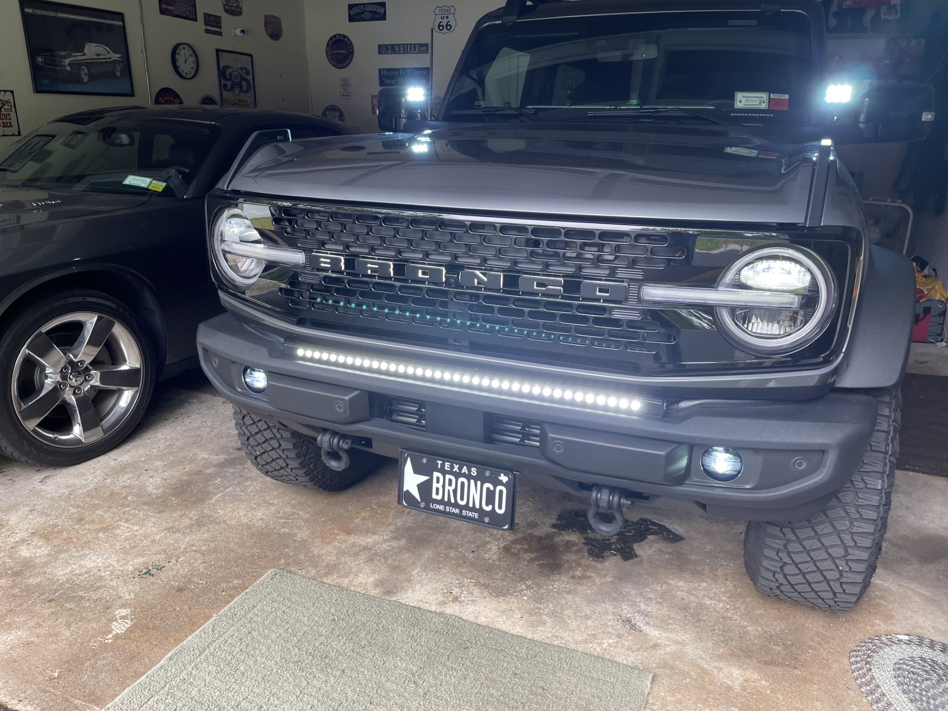 Ford Bronco Install and wire the M&R 40" Lightbar for the Standard bumper in under 10 minutes Blue Lights On