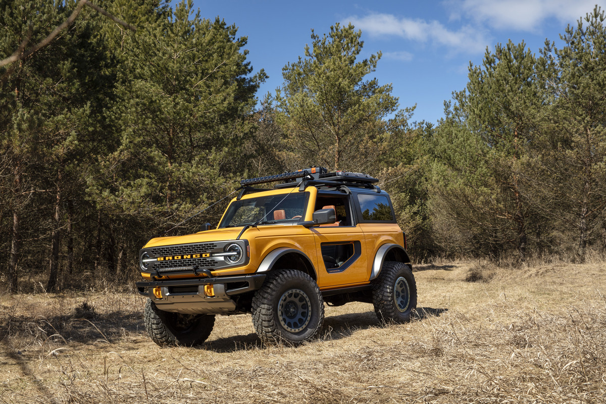 Bronco-2dr-features-01.jpg