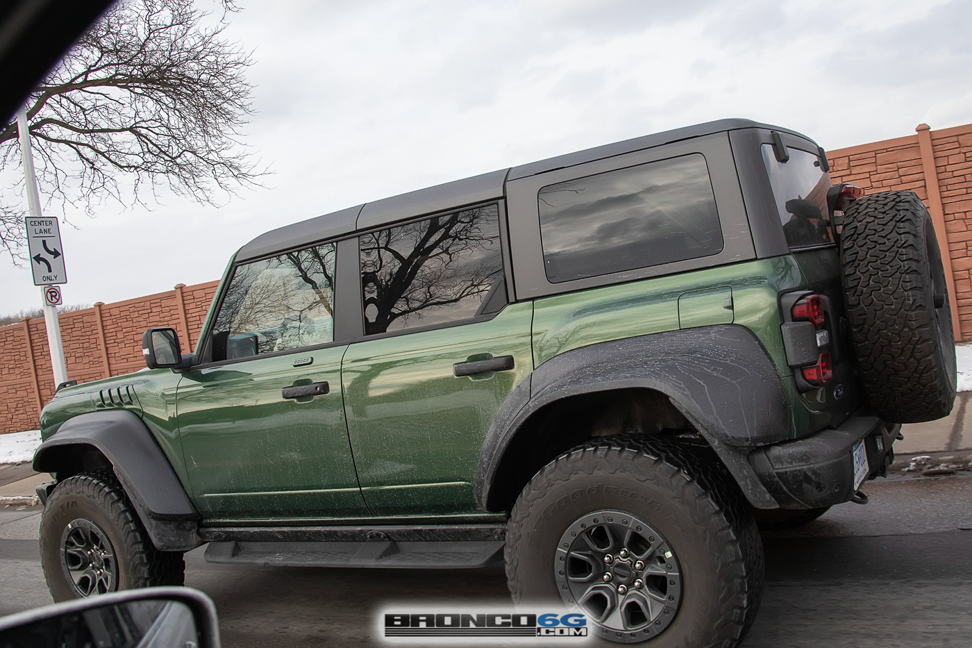 Ford Bronco Newest Looks at Eruption Green Bronco Raptor bronco-raptor-eruption-green-spied-6
