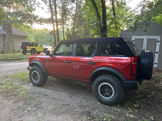 Ford Bronco 2023 HPR BaseSquatch with 2.7, mod bumper, trektop, 1500 miles! - 46,000 OBO bronco side2