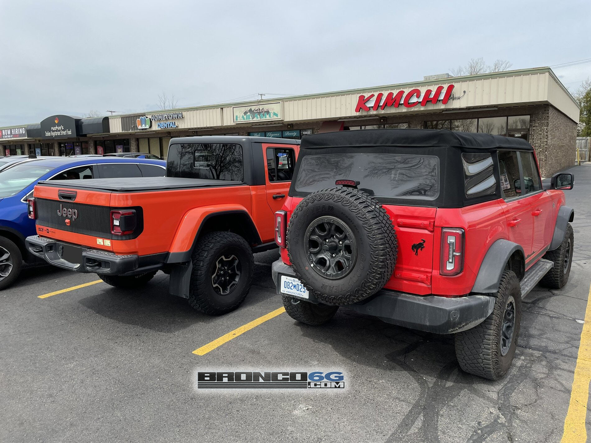 Ford Bronco Race Red Bronco vs Punk’n Jeep Gladiator Bronco vs Jeep Gladiator 4