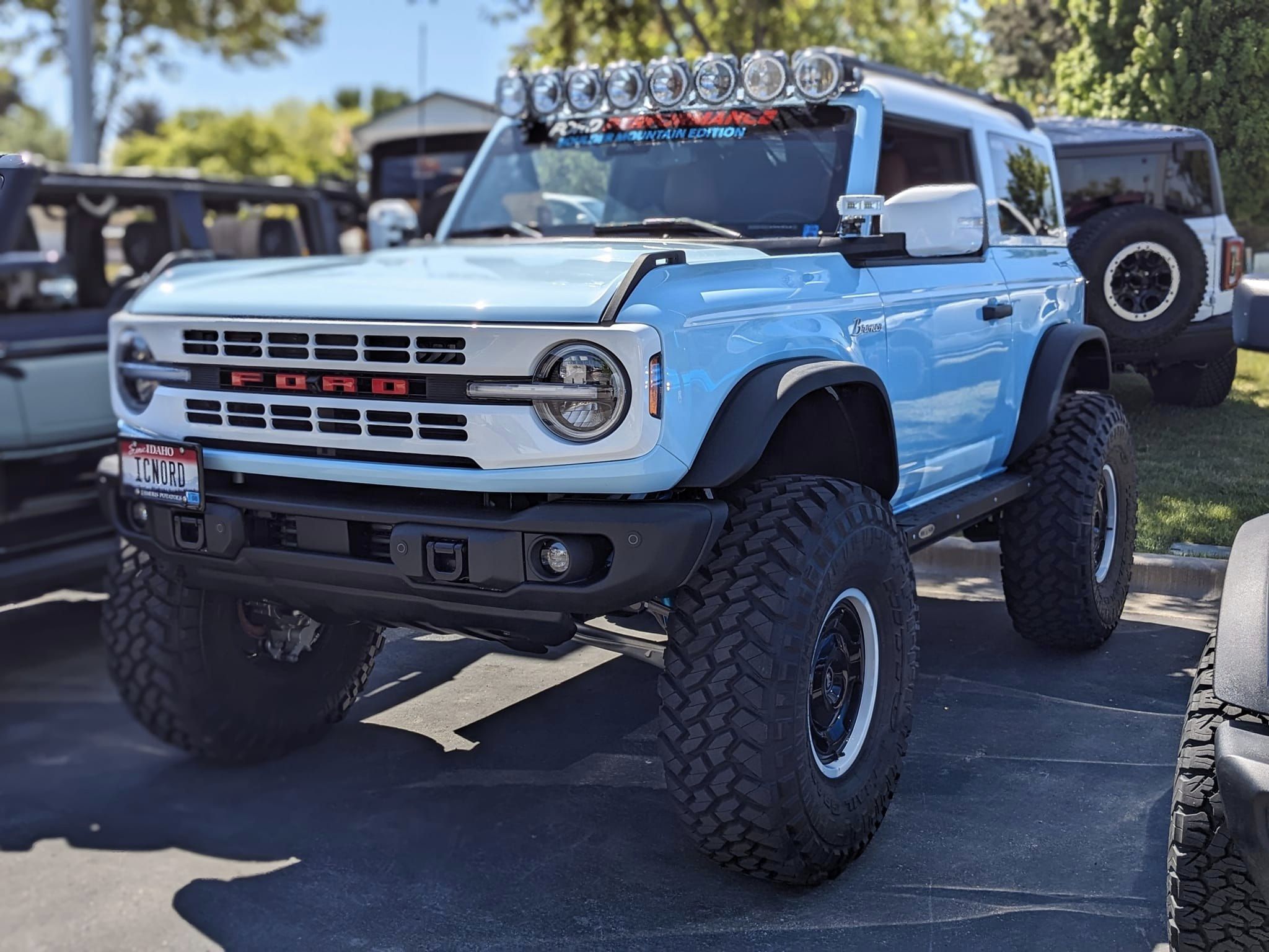 Ford Bronco HERITAGE EDITION Bronco Club cars and coffee