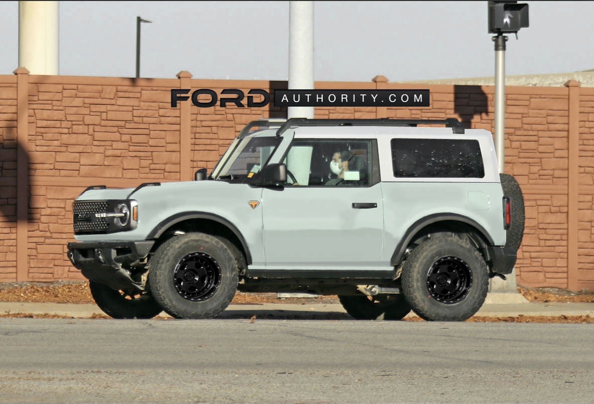 Ford Bronco Rendering of Cactus Grey Badlands with White Top CG