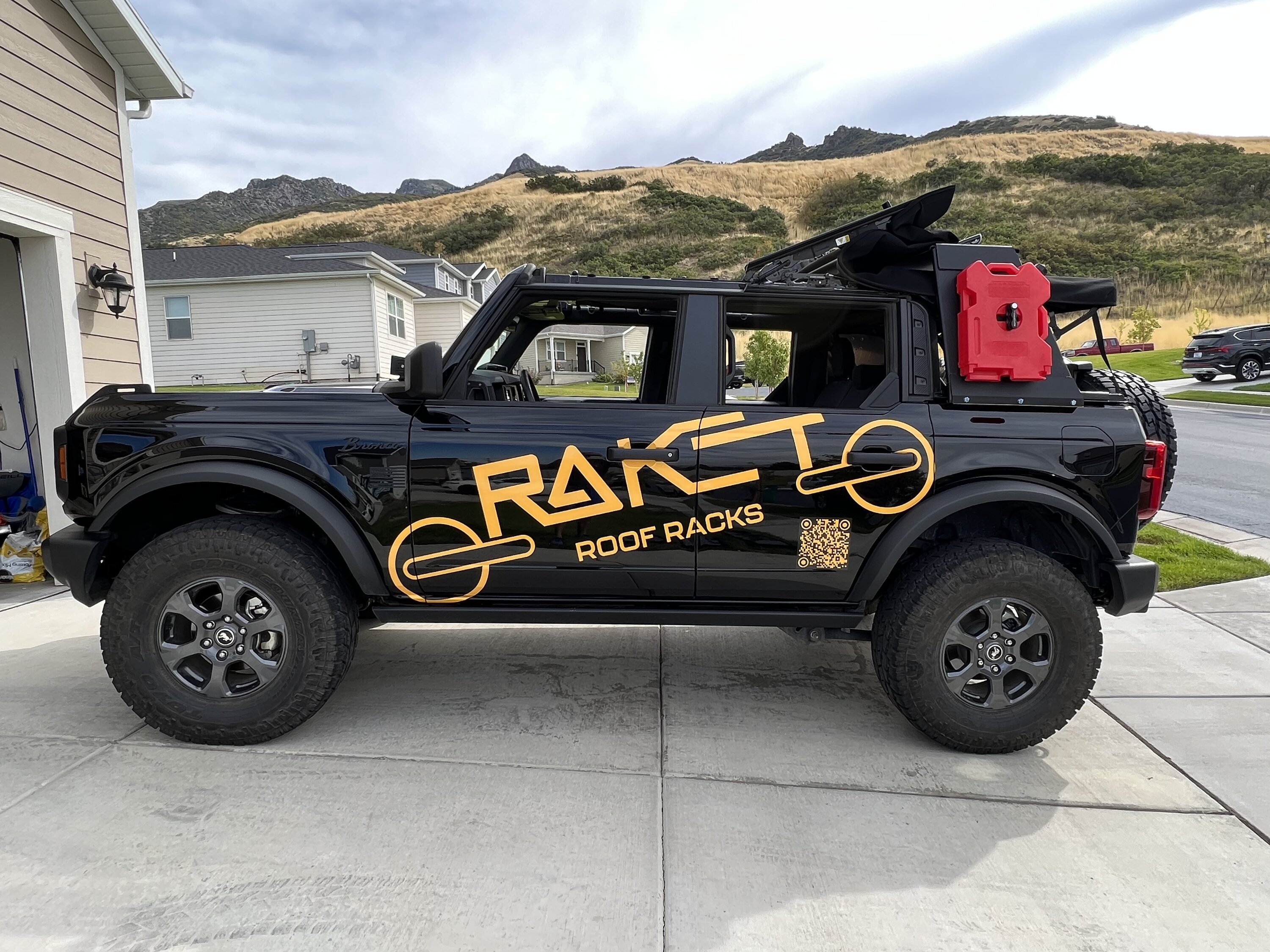 Ford Bronco Updated: RAKET “Multi-Top” Roof Rack DABE83B0-1B99-4D86-B8EB-B7743DF5C9A2