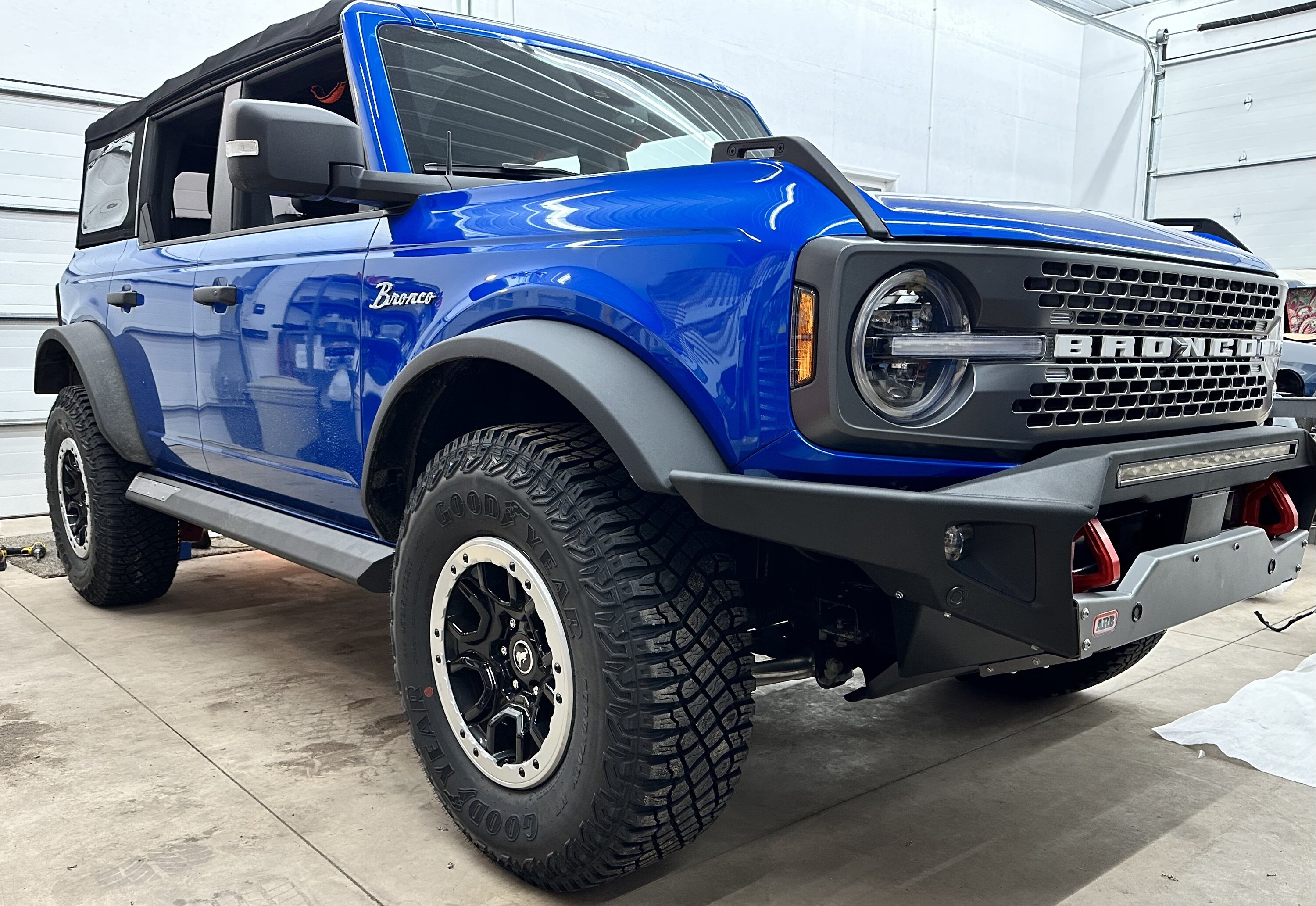 Ford Bronco VELOCITY BLUE Bronco Club DCEAB2A9-2027-4467-8A50-224EE534338E