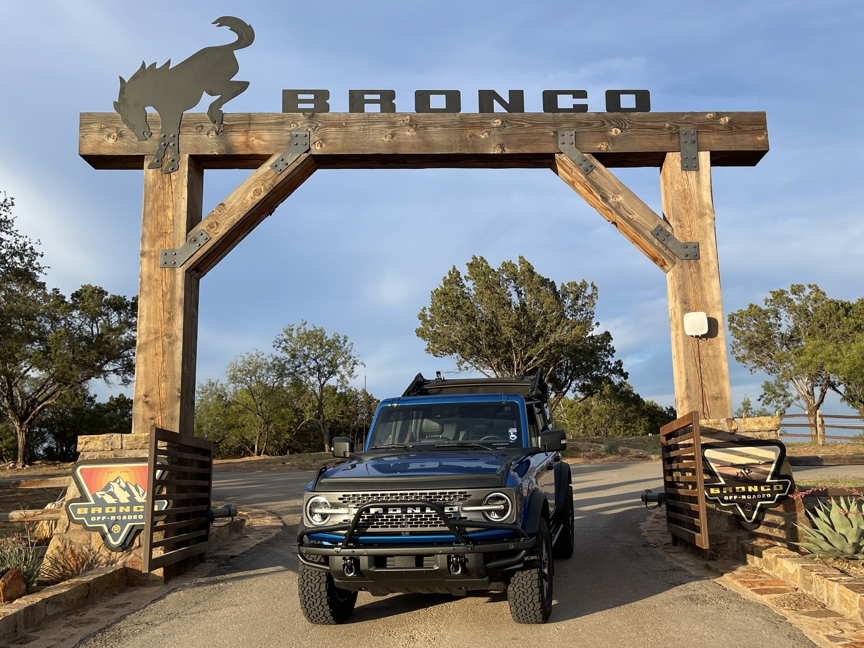 Ford Bronco Let's see your favorite Bronco picture of 2022 📸 E6FA6B4A-0B91-4662-8353-CFA2B80D118B_1_201_a