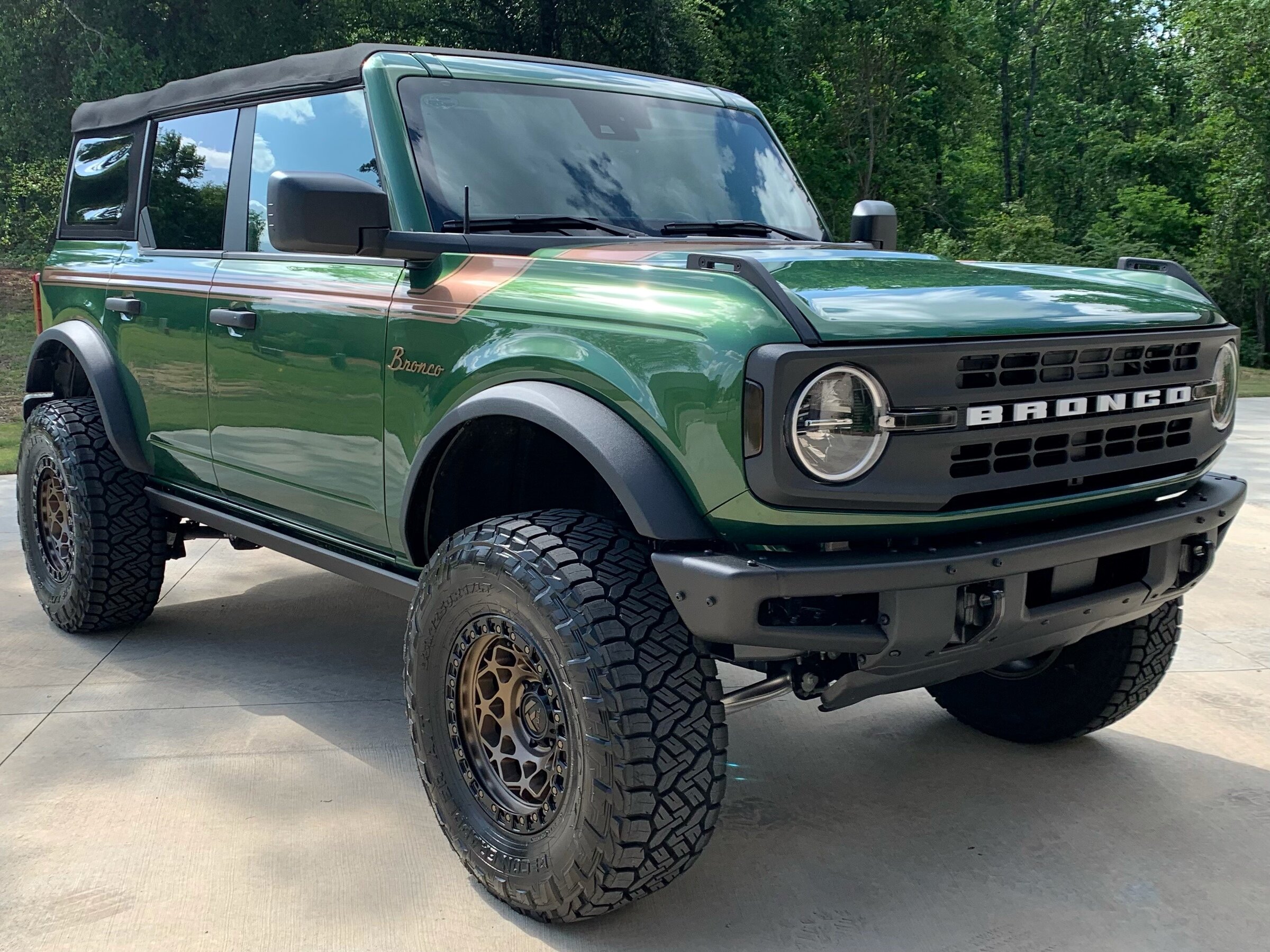 Ford Bronco Anyone Apply Retro Stripes on Eruption Green? Eruption Green with Bronze
