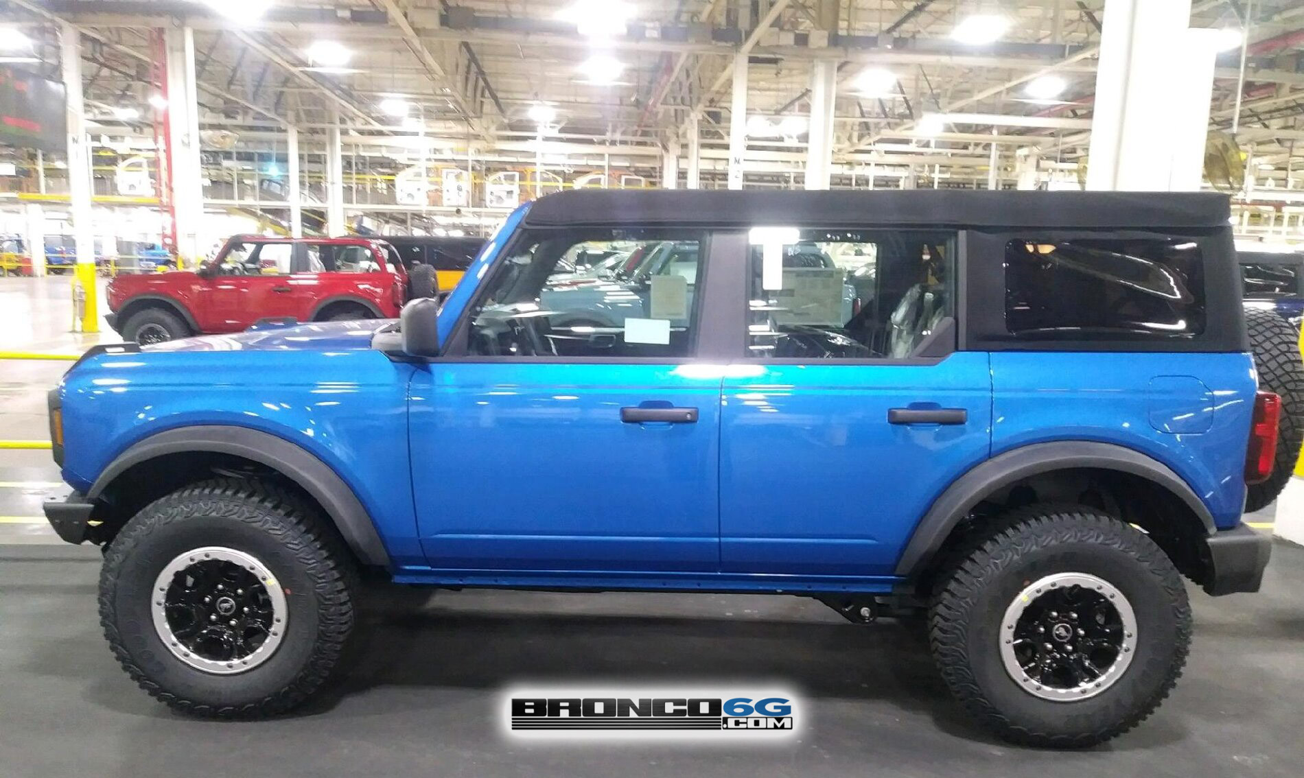 Ford Bronco 📸 First VELOCITY BLUE Broncos (and vs Lightning Blue) -- From the Factory! FBB23372-D416-42FF-830D-A0E8D0E01228