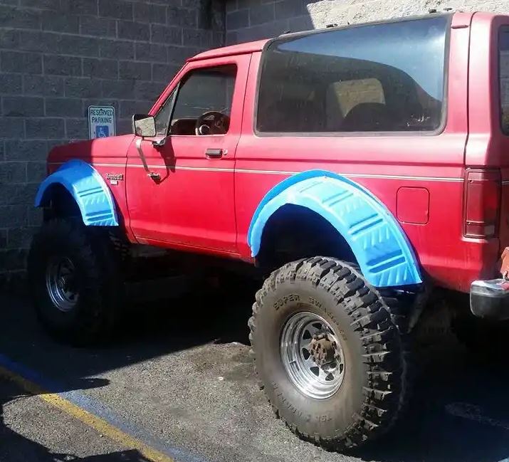 Ford Bronco Gots me some Sasquatch Fender Flares from Ford Parts... fenders.JPG