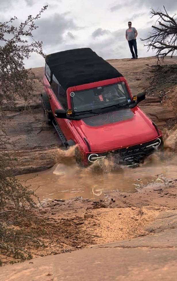 Ford Bronco Anyone else use their Bronco as an ATV? Fins obstacle descent