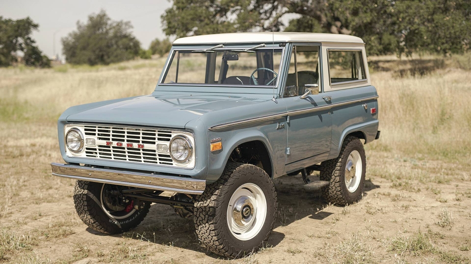 Ford Bronco First official look at Fighter Jet Gray color AKA Cactus Gray foo