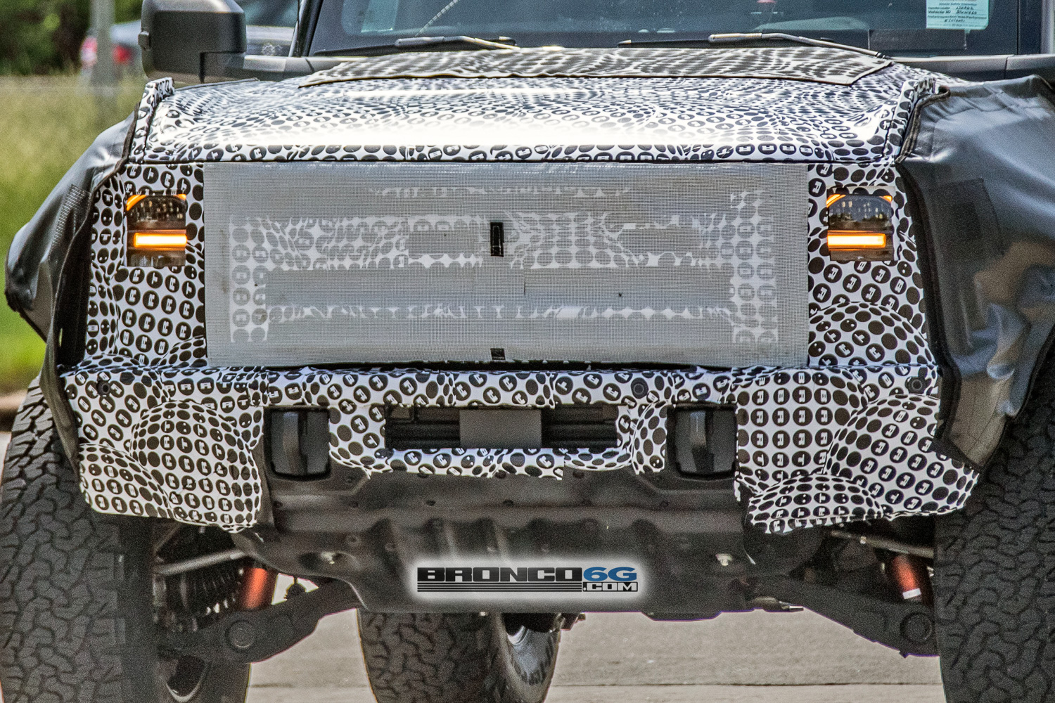 Ford Bronco Spied: Bronco Warthog Hints at FORD Grille and Other New Details g-boards-side-steps-bead-lock-37-inch-wheels-9-